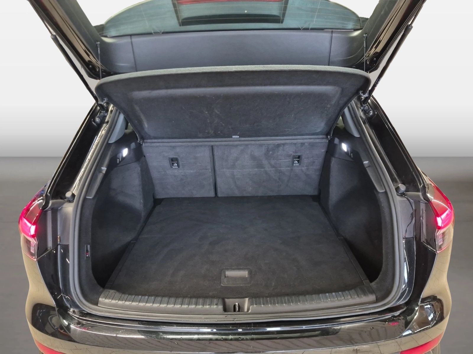 Fahrzeugabbildung Audi Q4 e-tron quattro 45 e-tron Matrix AHK Standhzg