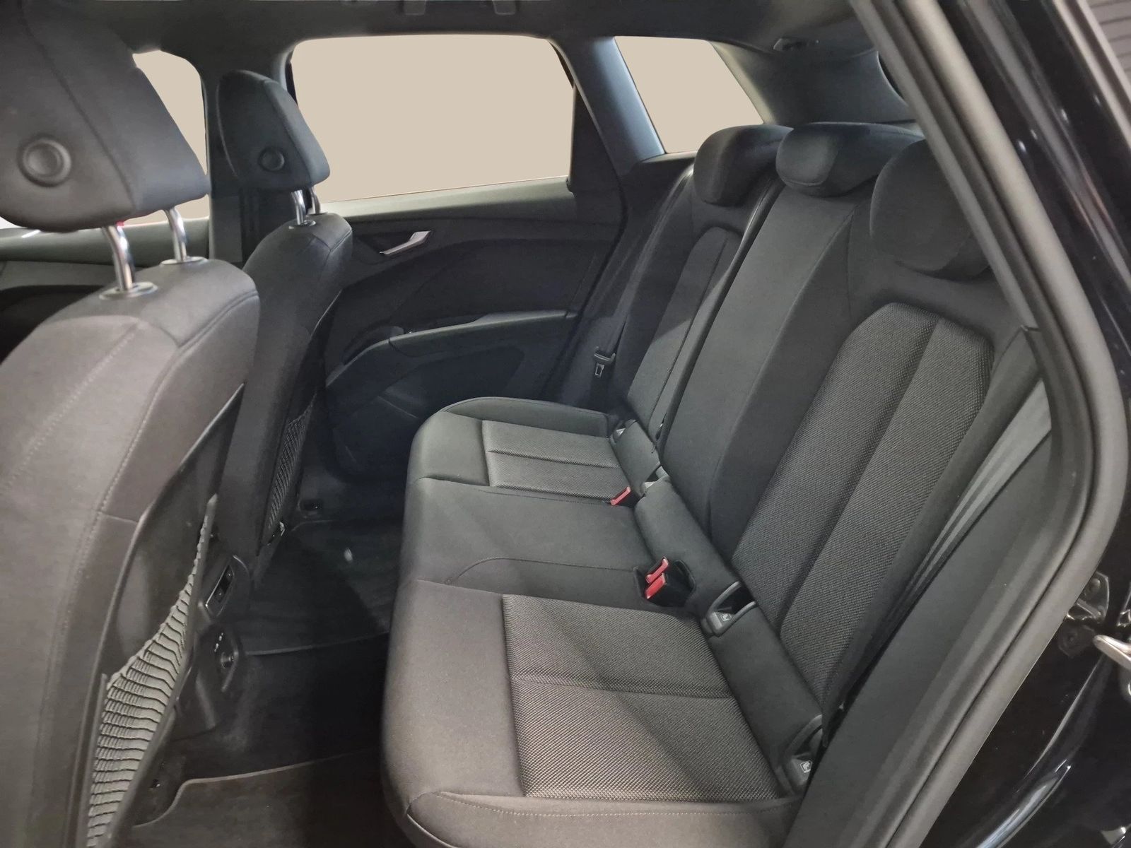 Fahrzeugabbildung Audi Q4 e-tron quattro 45 e-tron Matrix AHK Standhzg