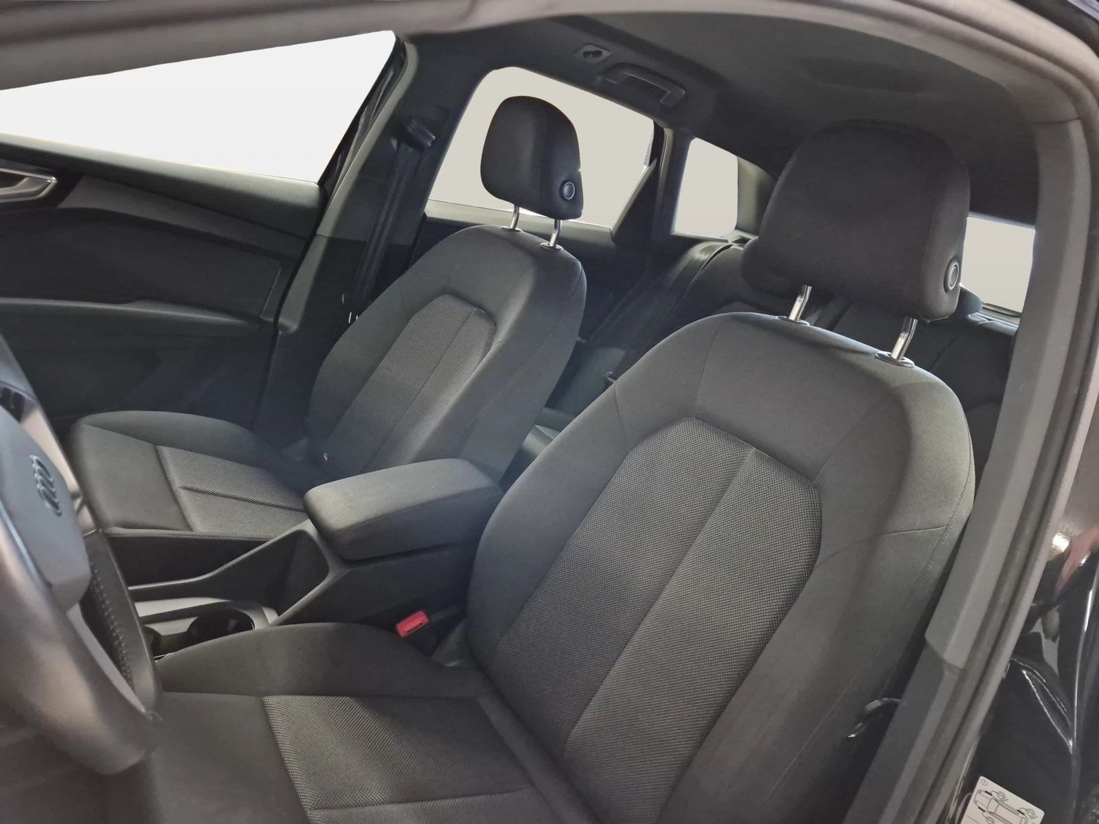 Fahrzeugabbildung Audi Q4 e-tron quattro 45 e-tron Matrix AHK Standhzg