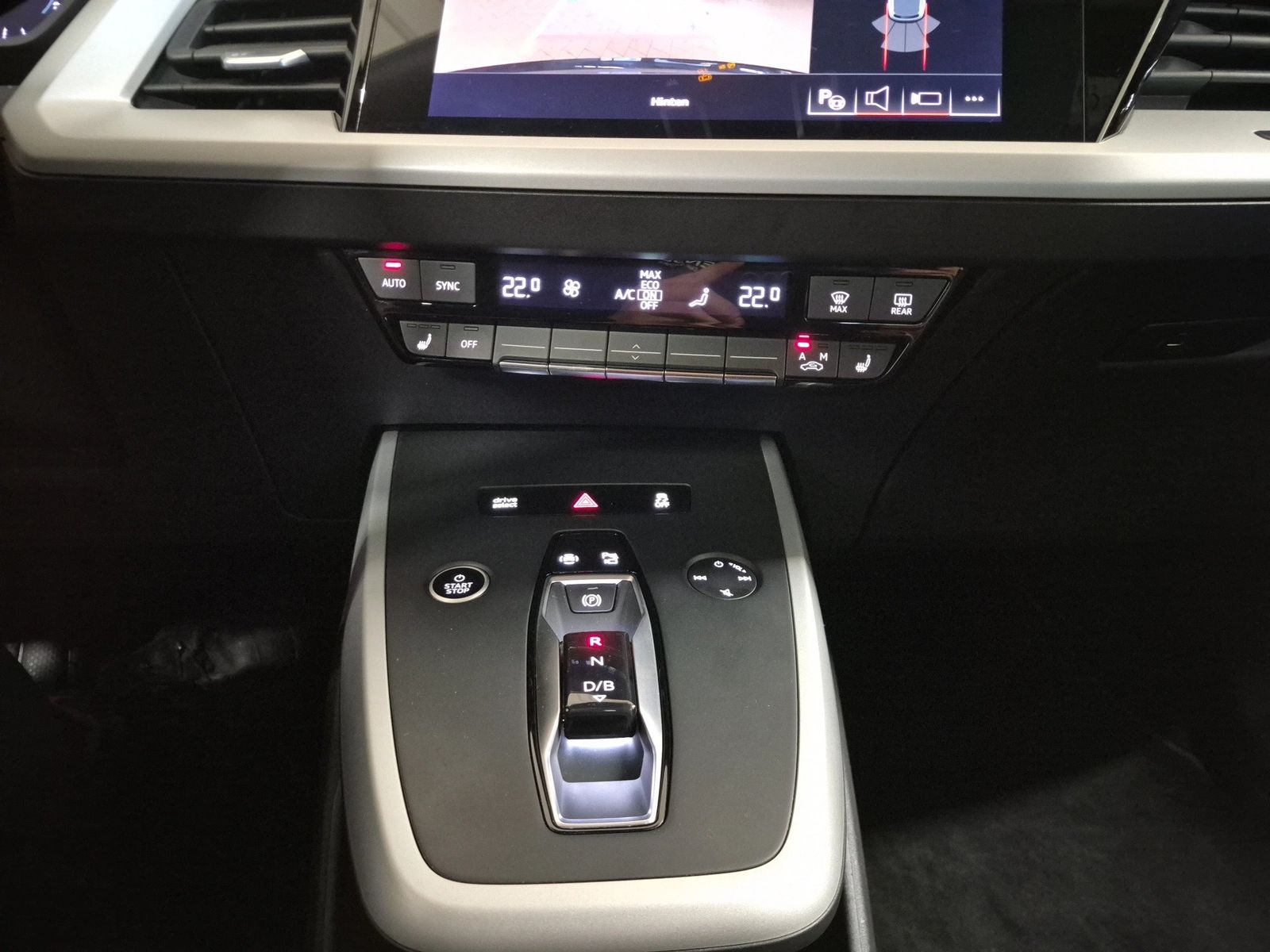 Fahrzeugabbildung Audi Q4 e-tron quattro 45 e-tron Matrix AHK Standhzg