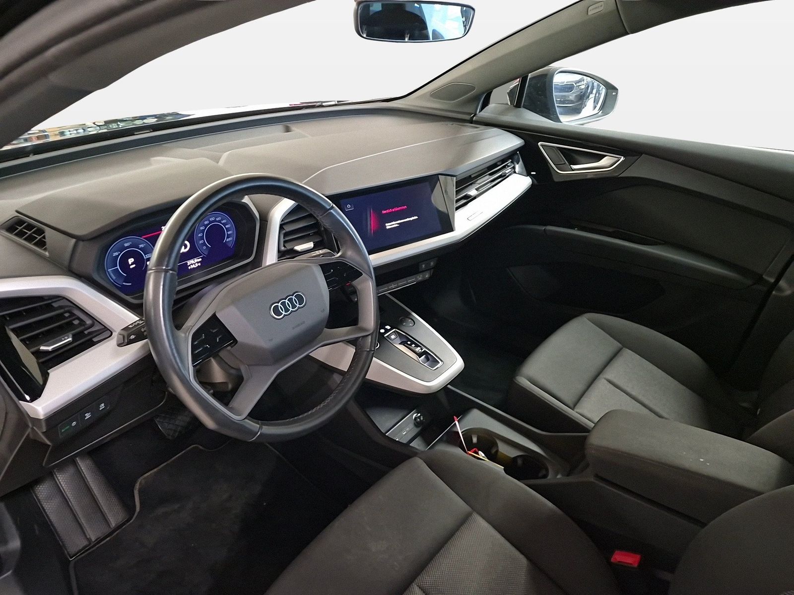Fahrzeugabbildung Audi Q4 e-tron quattro 45 e-tron Matrix AHK Standhzg