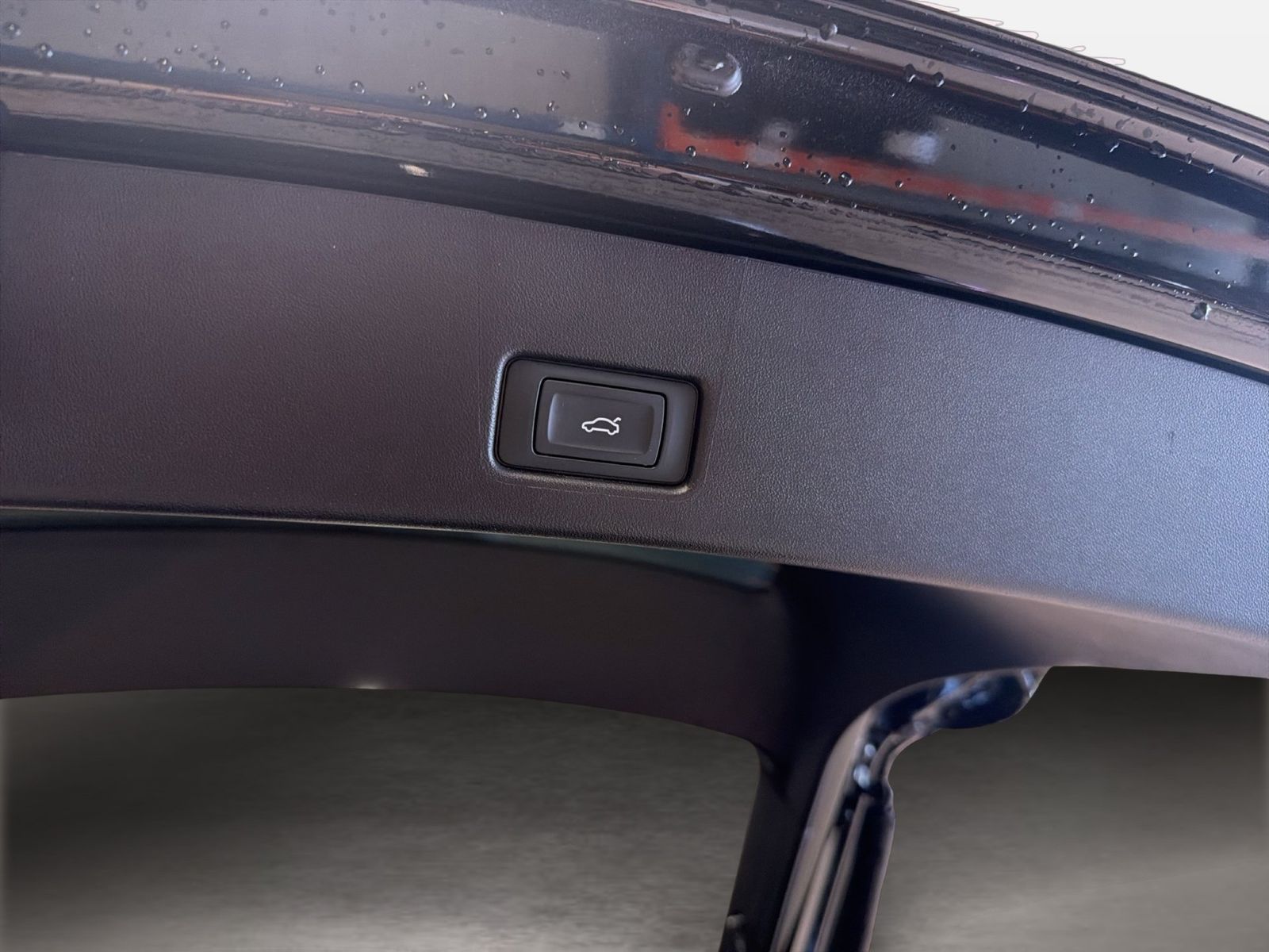 Fahrzeug autohaus mense Fahrzeugabbildung Audi Q4 Sportback e-tron 40 CarPlay HUD LED LM - mit KI generiert/bearbeitet