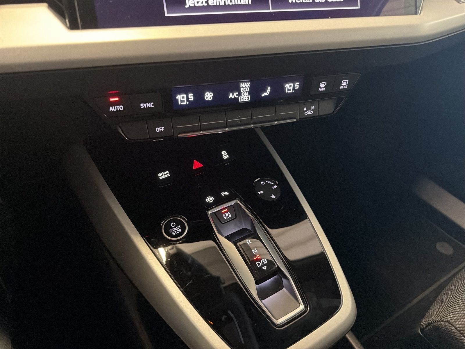 Fahrzeug autohaus mense Fahrzeugabbildung Audi Q4 Sportback e-tron 40 CarPlay HUD LED LM - mit KI generiert/bearbeitet