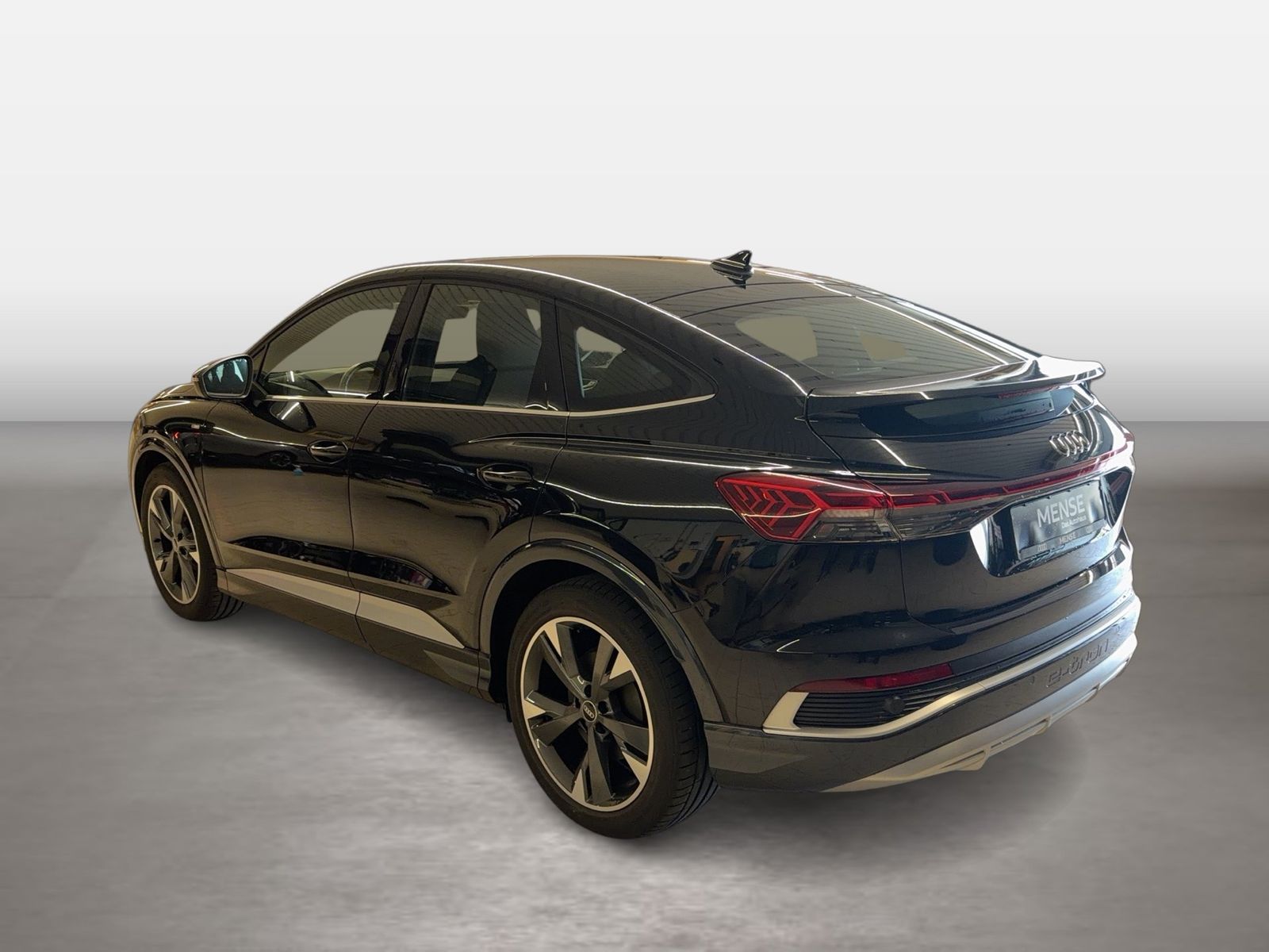 Fahrzeug autohaus mense Fahrzeugabbildung Audi Q4 Sportback e-tron 40 CarPlay HUD LED LM - mit KI generiert/bearbeitet