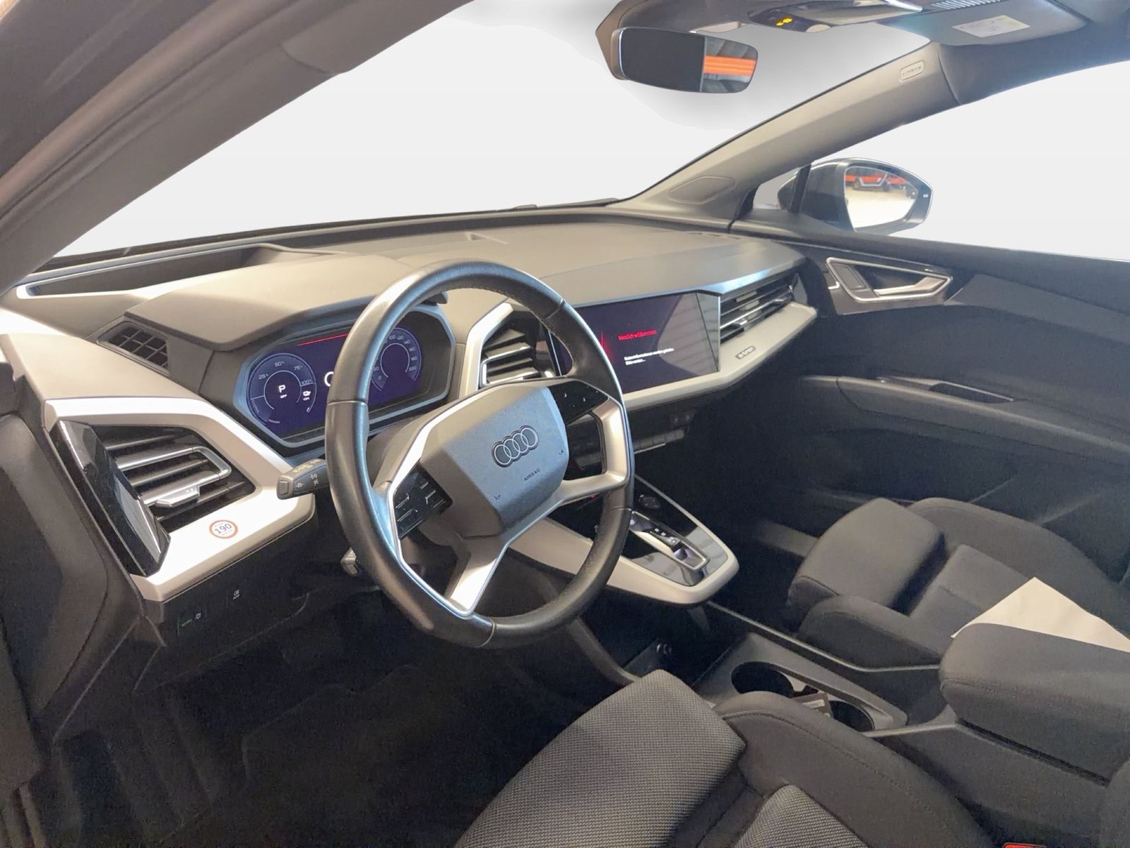 Fahrzeug autohaus mense Fahrzeugabbildung Audi Q4 Sportback e-tron 40 CarPlay HUD LED LM - mit KI generiert/bearbeitet