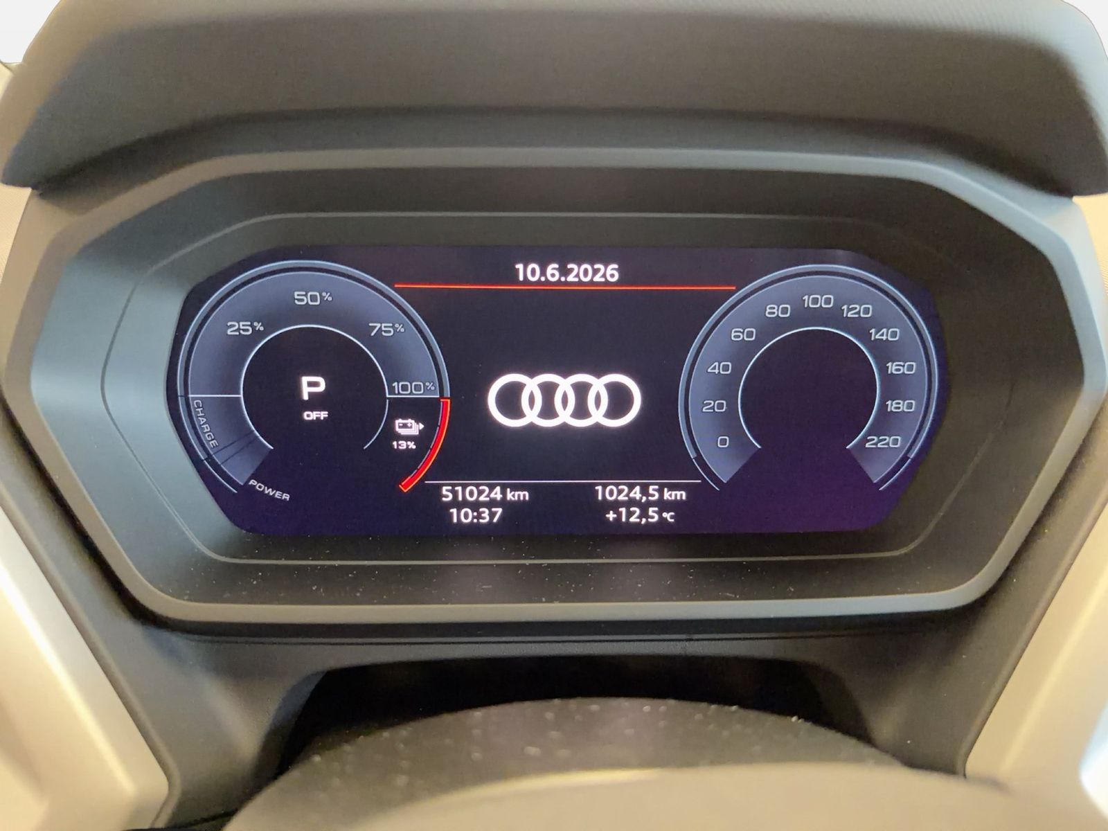 Fahrzeug autohaus mense Fahrzeugabbildung Audi Q4 Sportback e-tron 40 CarPlay HUD LED LM - mit KI generiert/bearbeitet