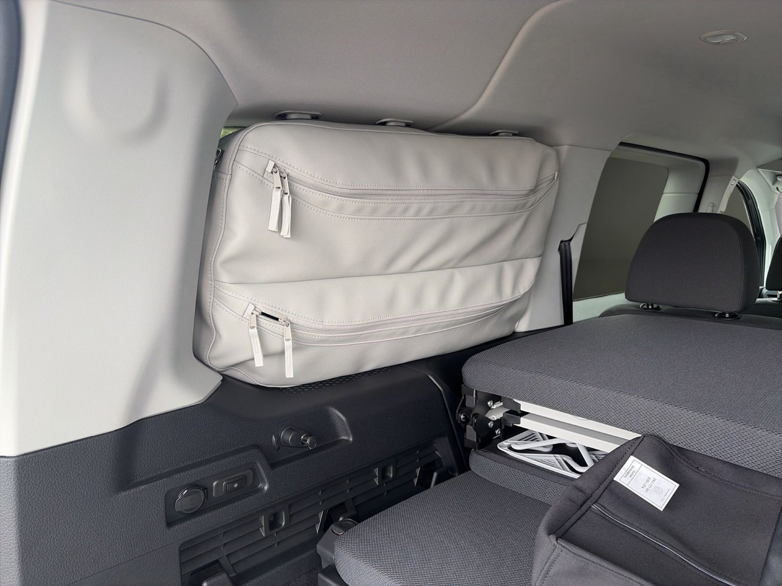 Fahrzeug autohaus mense Fahrzeugabbildung Volkswagen NFZ Caddy California Maxi 5-Sitzer Motor: 2.0 l