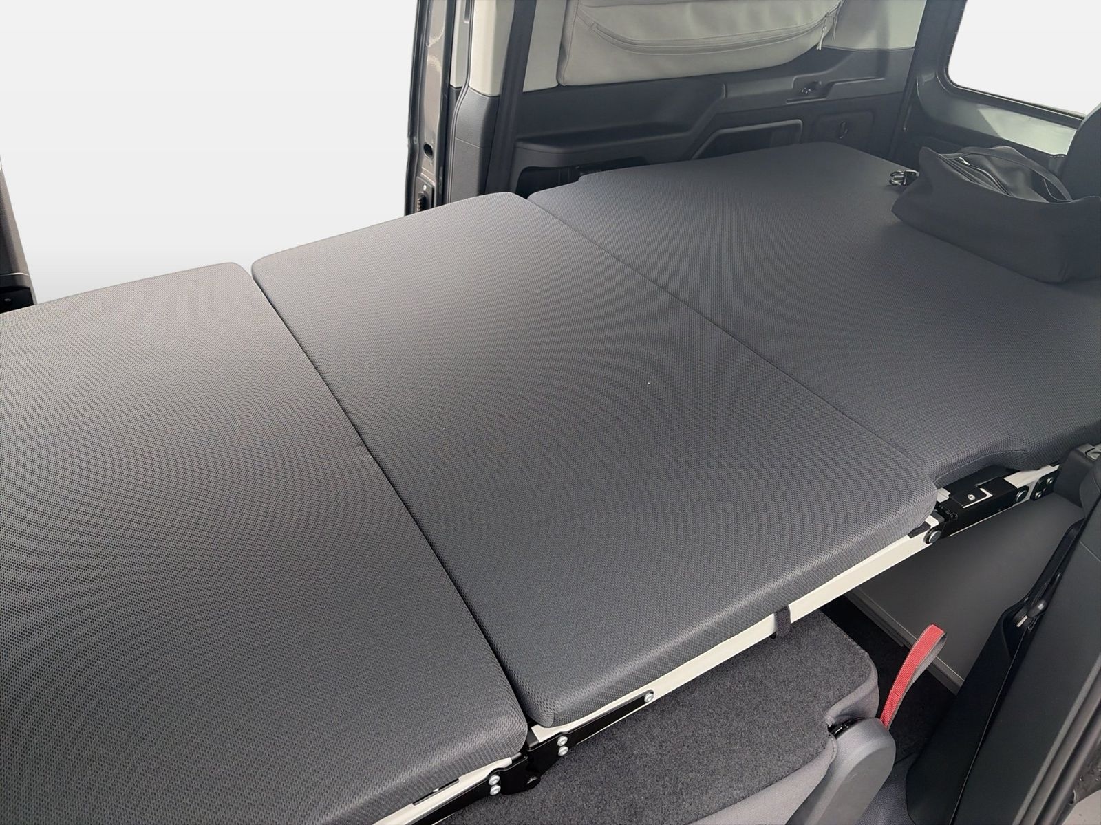 Fahrzeug autohaus mense Fahrzeugabbildung Volkswagen NFZ Caddy California Maxi 5-Sitzer Motor: 2.0 l