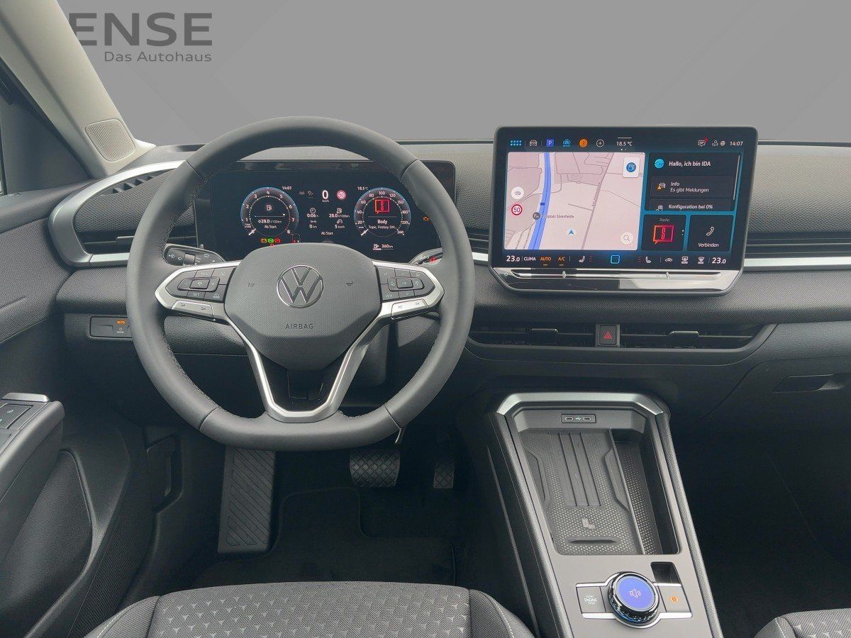 Fahrzeugabbildung Volkswagen T-Roc 1.5 eTSI Life Nav SHZG Ganzjahresreifen AC