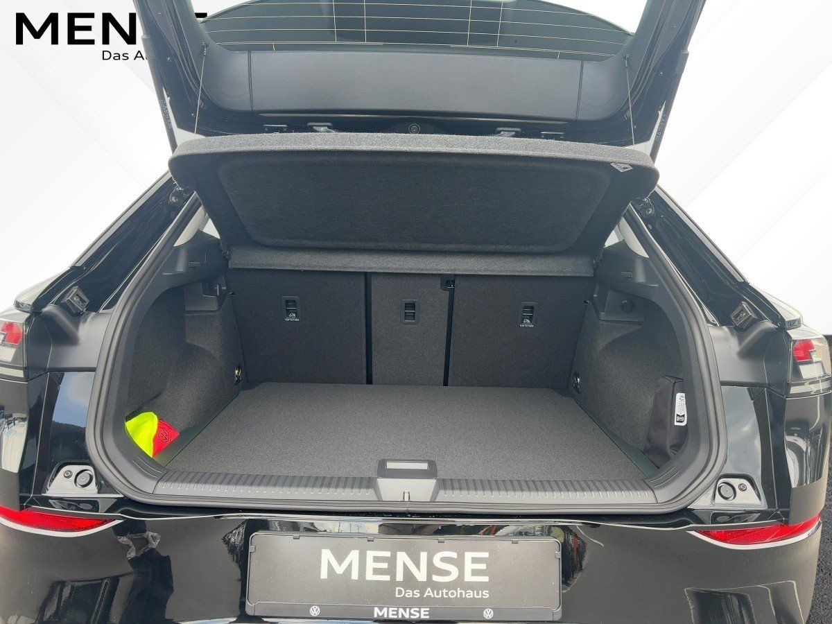 Fahrzeugabbildung Volkswagen T-Roc 1.5 eTSI Life Nav SHZG Ganzjahresreifen AC