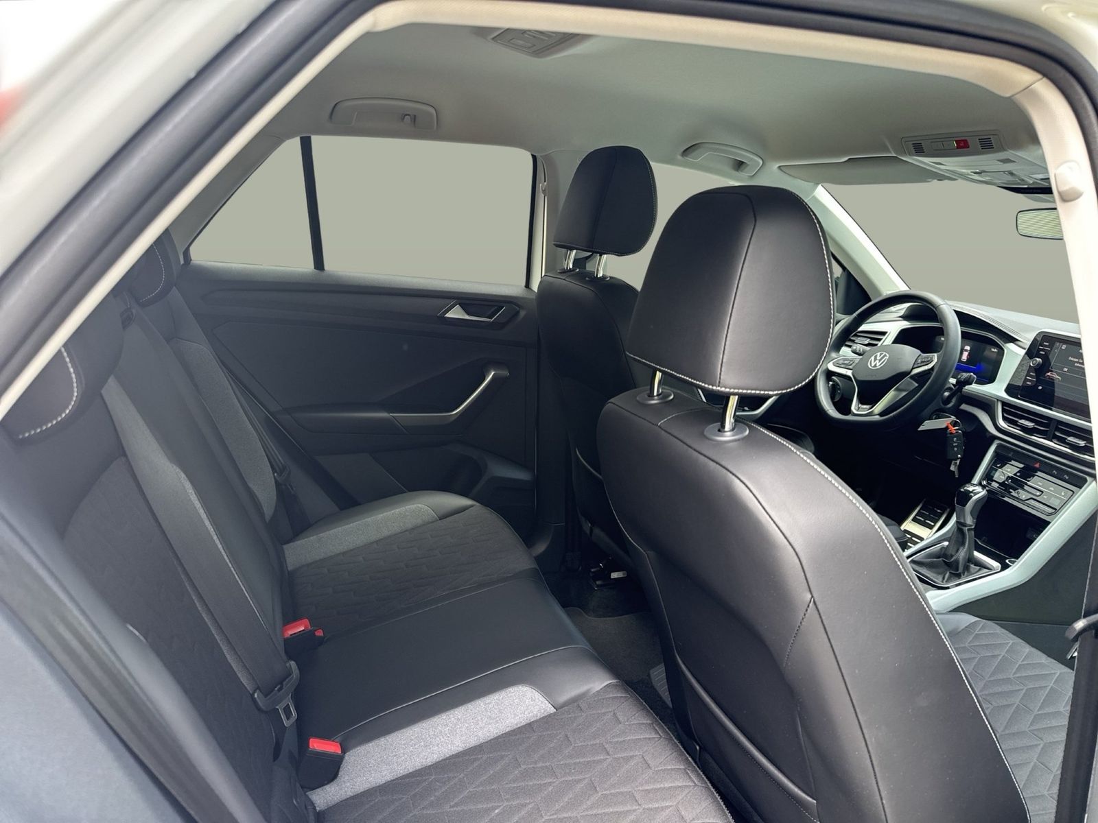 Fahrzeugabbildung Volkswagen T-Roc 1.0 TSI Life Goal CarPlay AHK Standhzg ACC