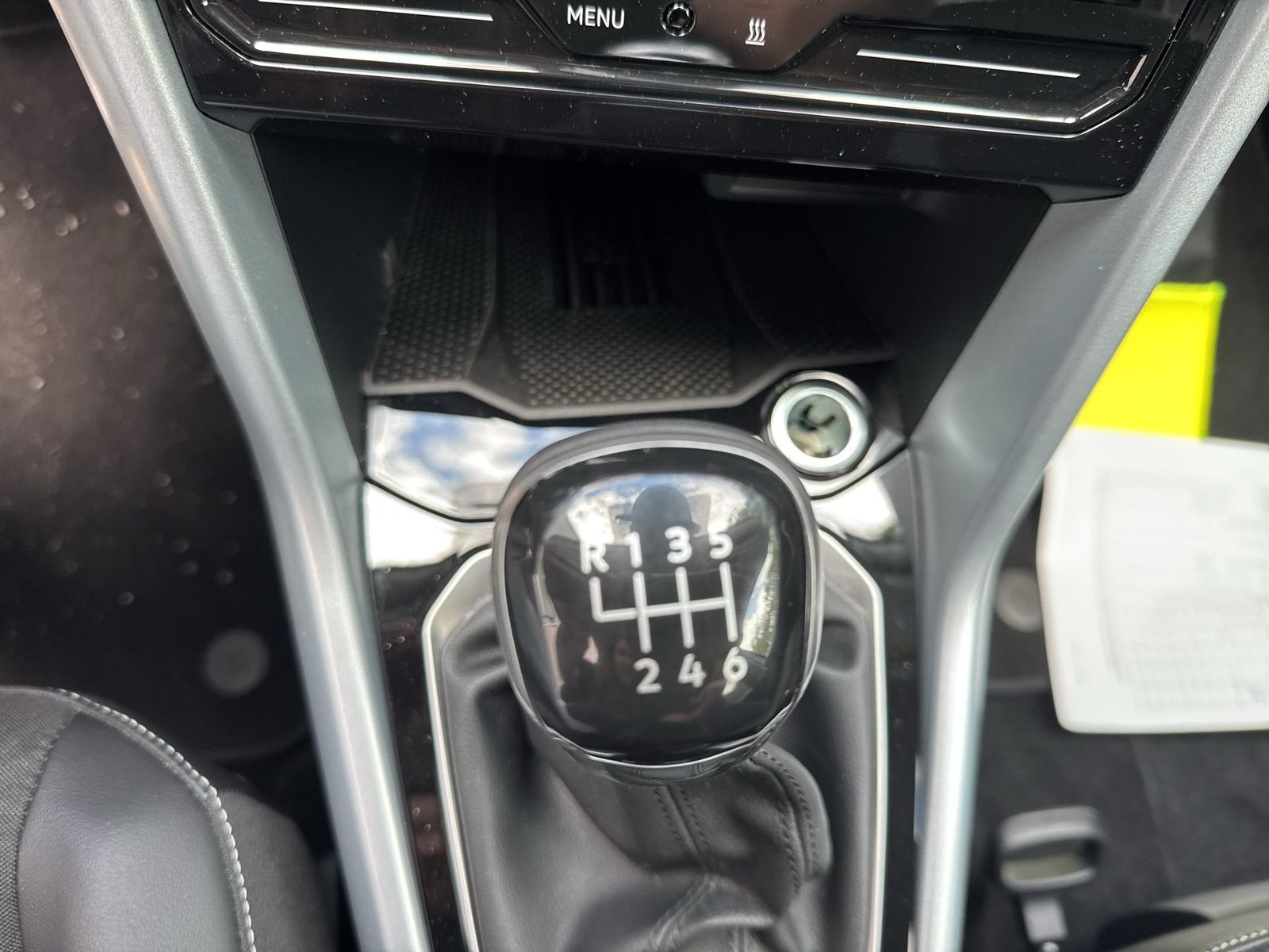 Fahrzeugabbildung Volkswagen T-Roc 1.0 TSI Life Goal CarPlay AHK Standhzg ACC