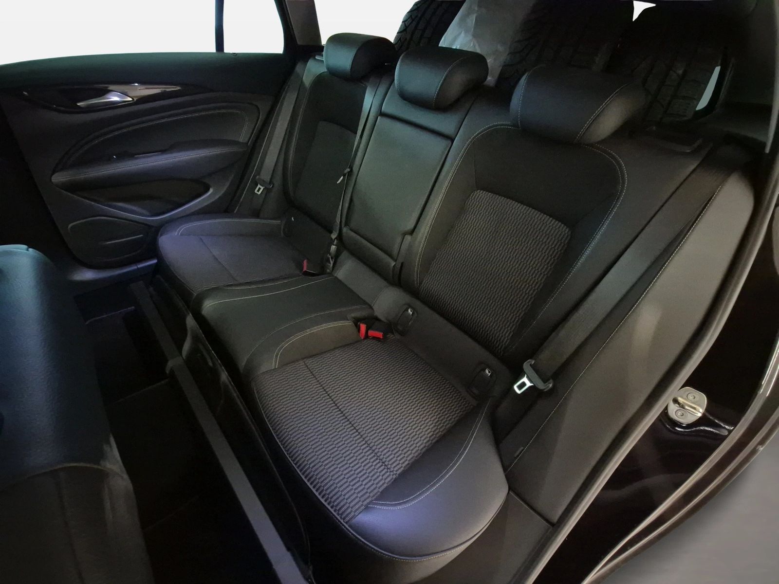 Fahrzeug autohaus mense Fahrzeugabbildung Opel Insignia B Sports Tourer Dynamic 2.0 Turbo (260 - mit KI generiert/bearbeitet