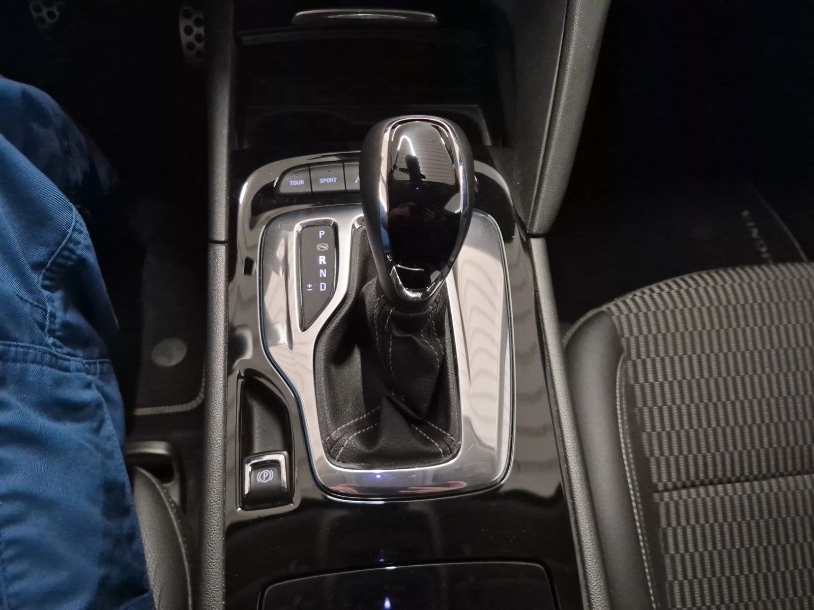Fahrzeug autohaus mense Fahrzeugabbildung Opel Insignia B Sports Tourer Dynamic 2.0 Turbo (260 - mit KI generiert/bearbeitet