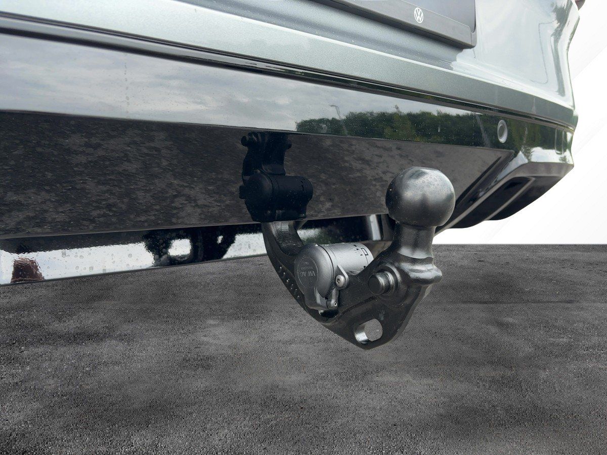 Fahrzeugabbildung Volkswagen T-Roc R-Line 1.5 l eTSI OPF DSG IQ.Light Matrix