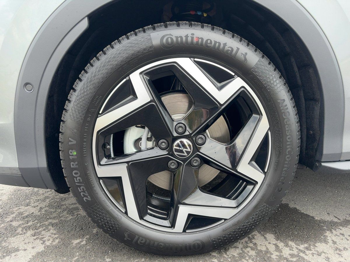 Fahrzeugabbildung Volkswagen T-Roc R-Line 1.5 l eTSI OPF DSG IQ.Light Matrix