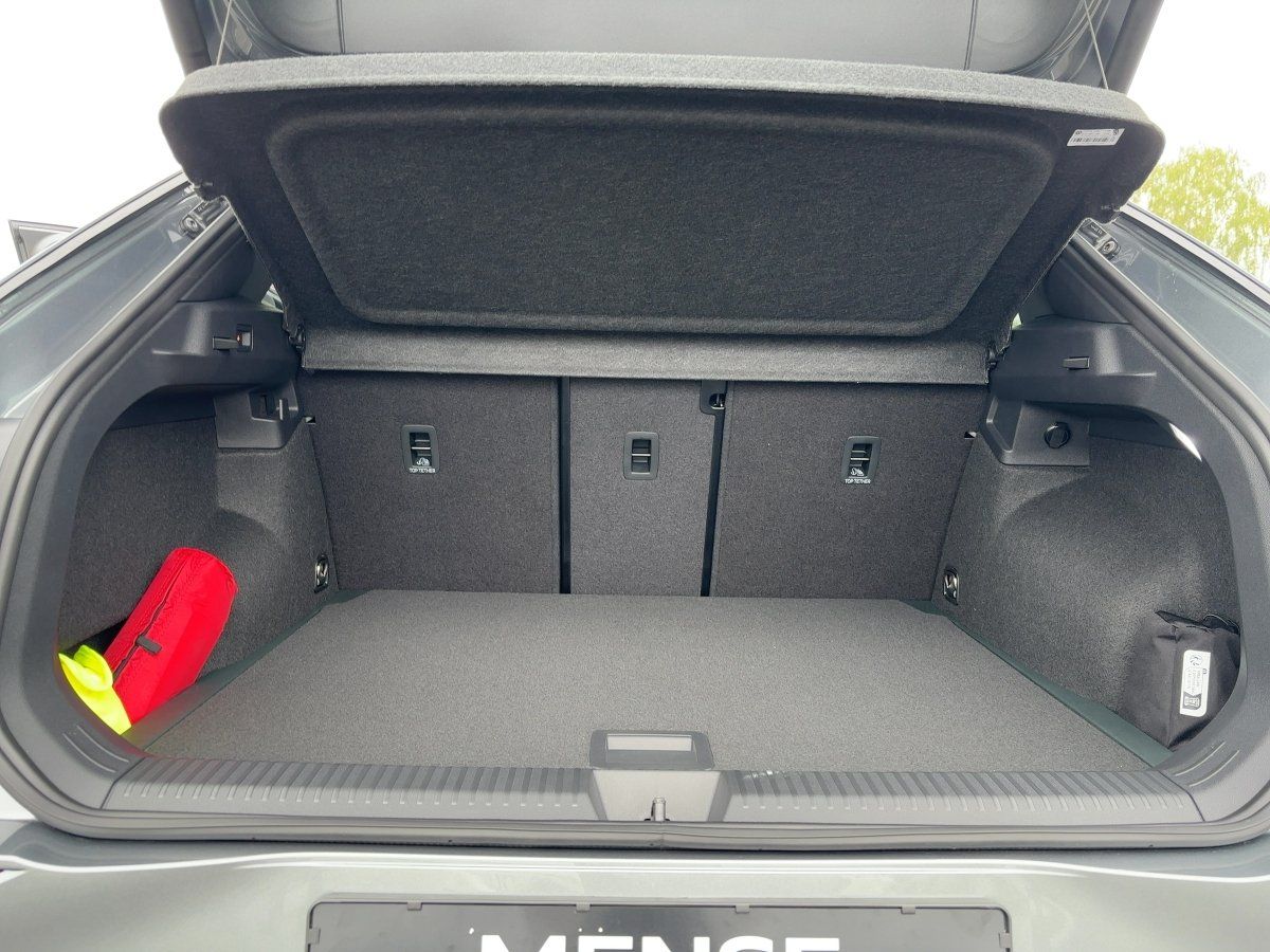 Fahrzeugabbildung Volkswagen T-Roc R-Line 1.5 l eTSI OPF DSG IQ.Light Matrix
