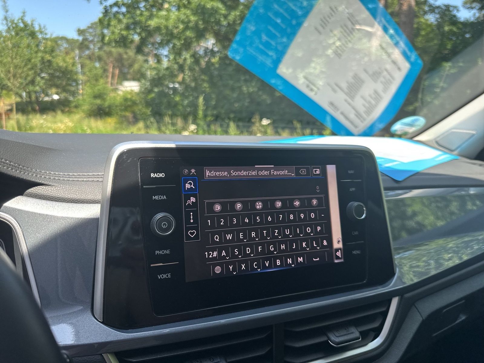Fahrzeugabbildung Volkswagen T-Roc 1.0 TSI Style CarPlay ACC LED Navi Alcant.
