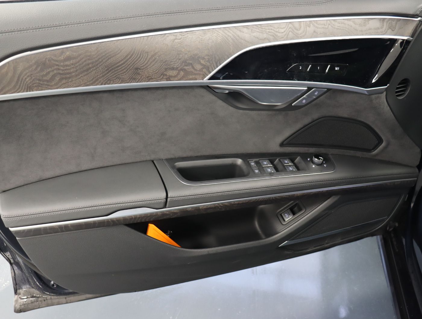Fahrzeug autohaus mense Fahrzeugabbildung Audi A8 50 TDI quattro tiptronic Luft Pano Matrix - mit KI generiert/bearbeitet
