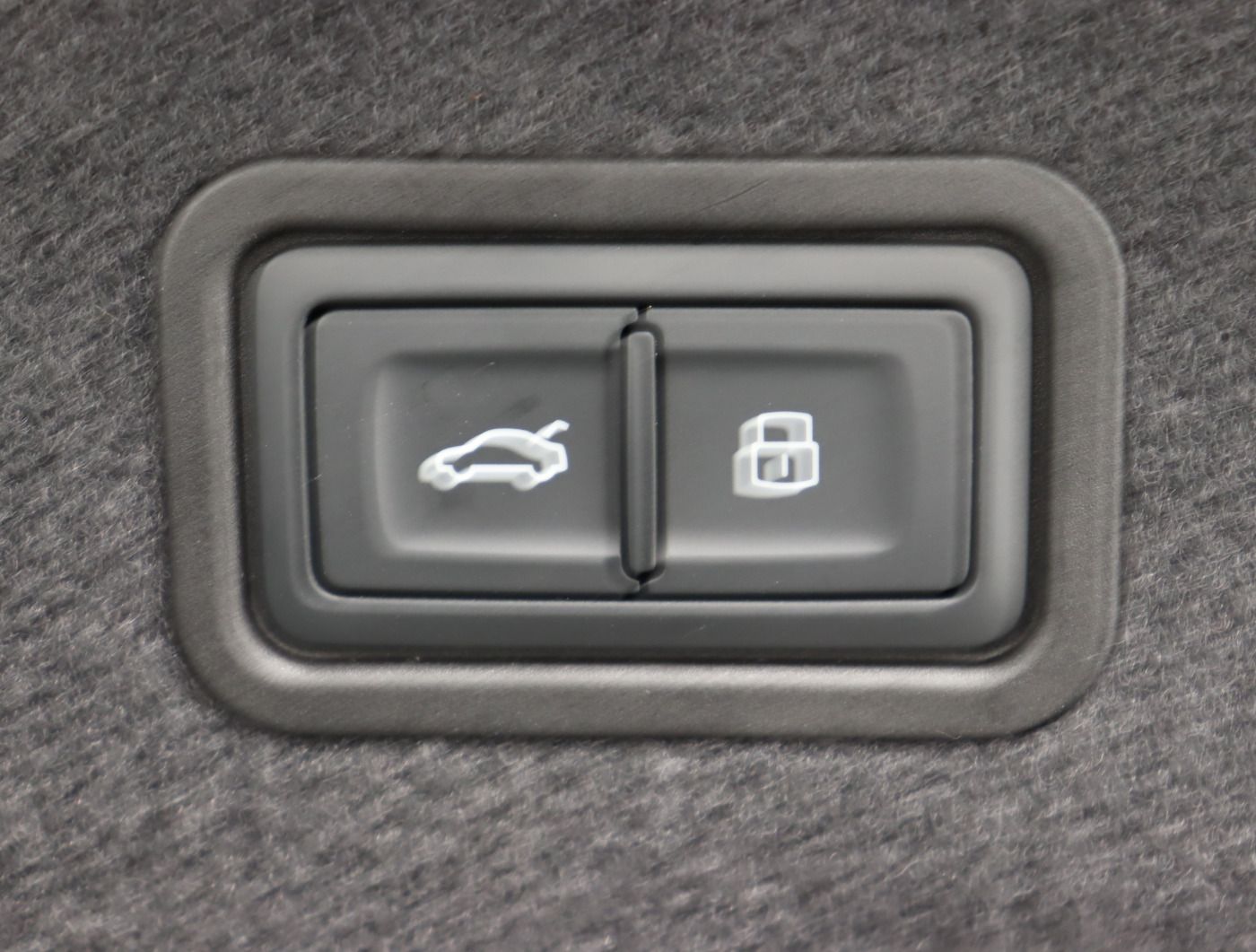 Fahrzeug autohaus mense Fahrzeugabbildung Audi A8 50 TDI quattro tiptronic Luft Pano Matrix - mit KI generiert/bearbeitet