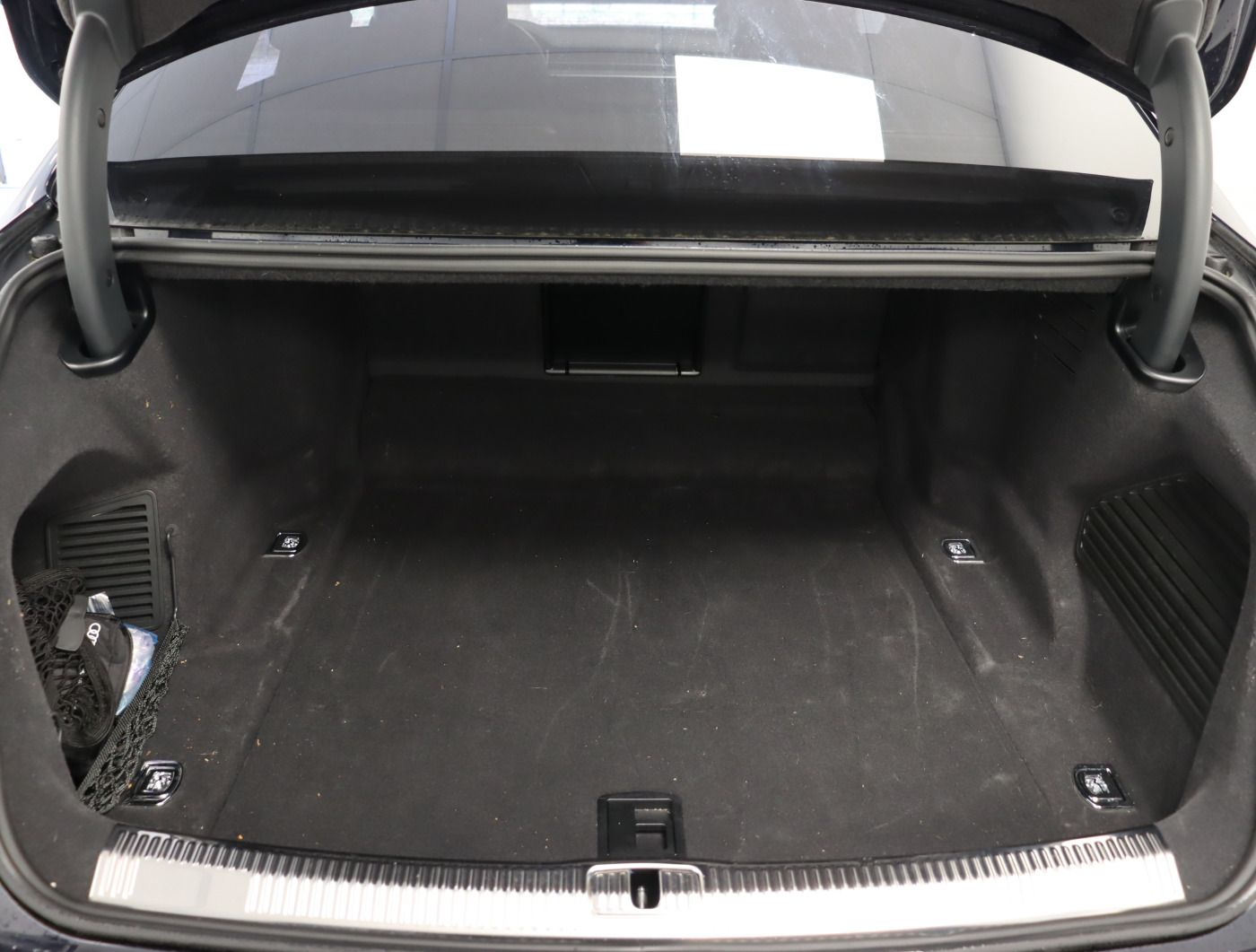 Fahrzeug autohaus mense Fahrzeugabbildung Audi A8 50 TDI quattro tiptronic Luft Pano Matrix - mit KI generiert/bearbeitet