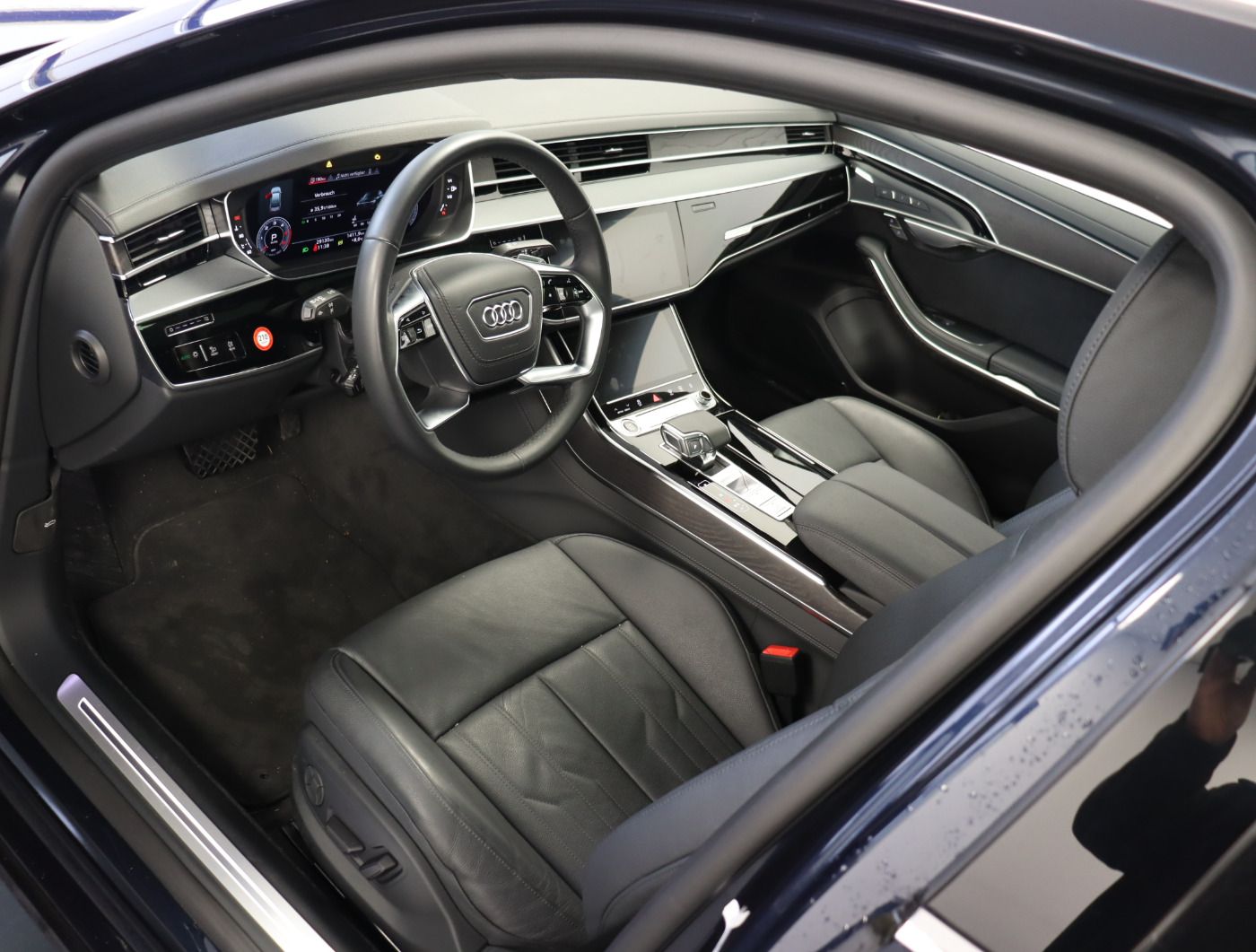 Fahrzeug autohaus mense Fahrzeugabbildung Audi A8 50 TDI quattro tiptronic Luft Pano Matrix - mit KI generiert/bearbeitet