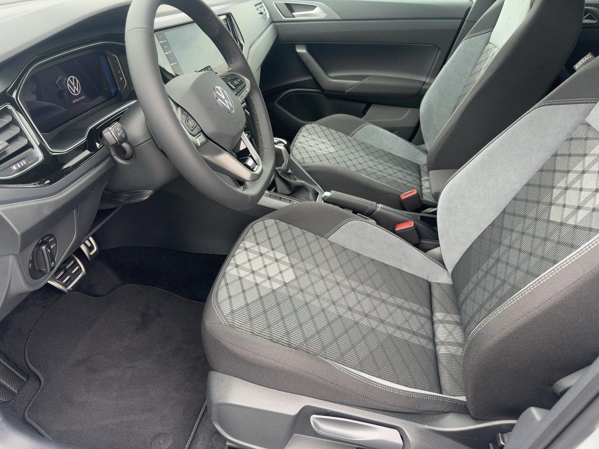 Fahrzeugabbildung Volkswagen Taigo R-Line 1.5 l TSI DSG IQ.Light GJR AHK