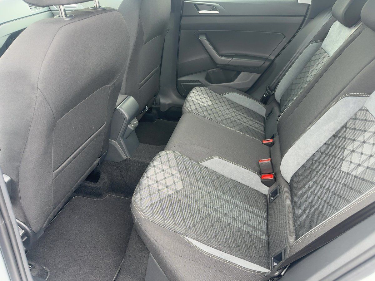 Fahrzeugabbildung Volkswagen Taigo R-Line 1.5 l TSI DSG IQ.Light GJR AHK