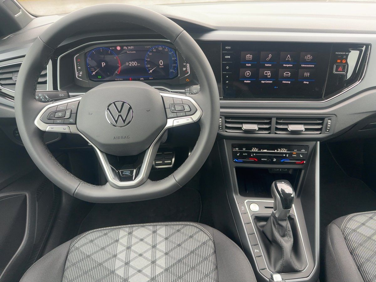 Fahrzeugabbildung Volkswagen Taigo R-Line 1.5 l TSI DSG IQ.Light GJR AHK