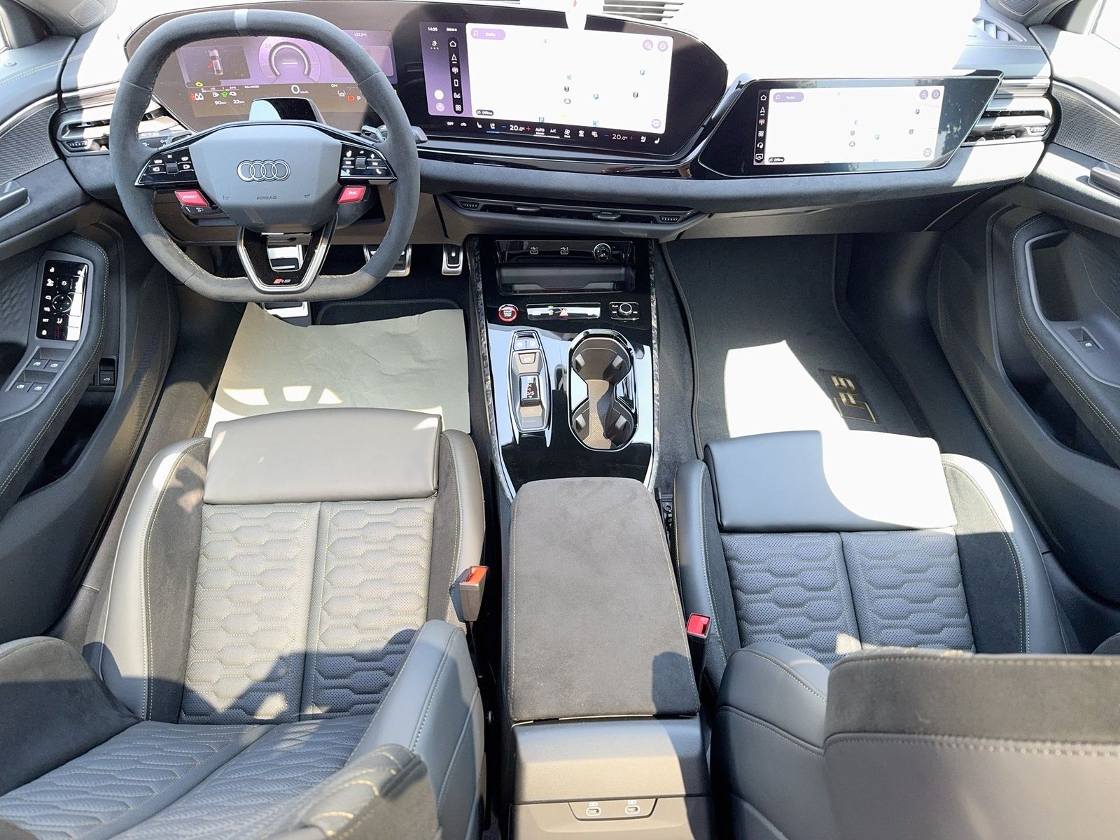Fahrzeugabbildung Audi RS 5 Limousine 470 kW tiptronic Sport Paket|Kera - mit KI generiert/bearbeitet