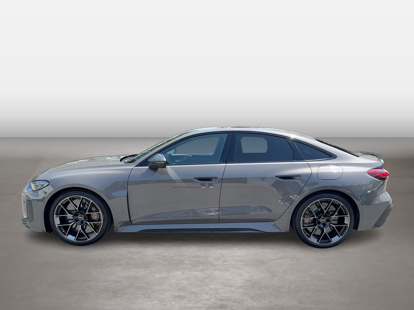 Fahrzeugabbildung Audi RS 5 Limousine 470 kW tiptronic Sport Paket|Kera - mit KI generiert/bearbeitet