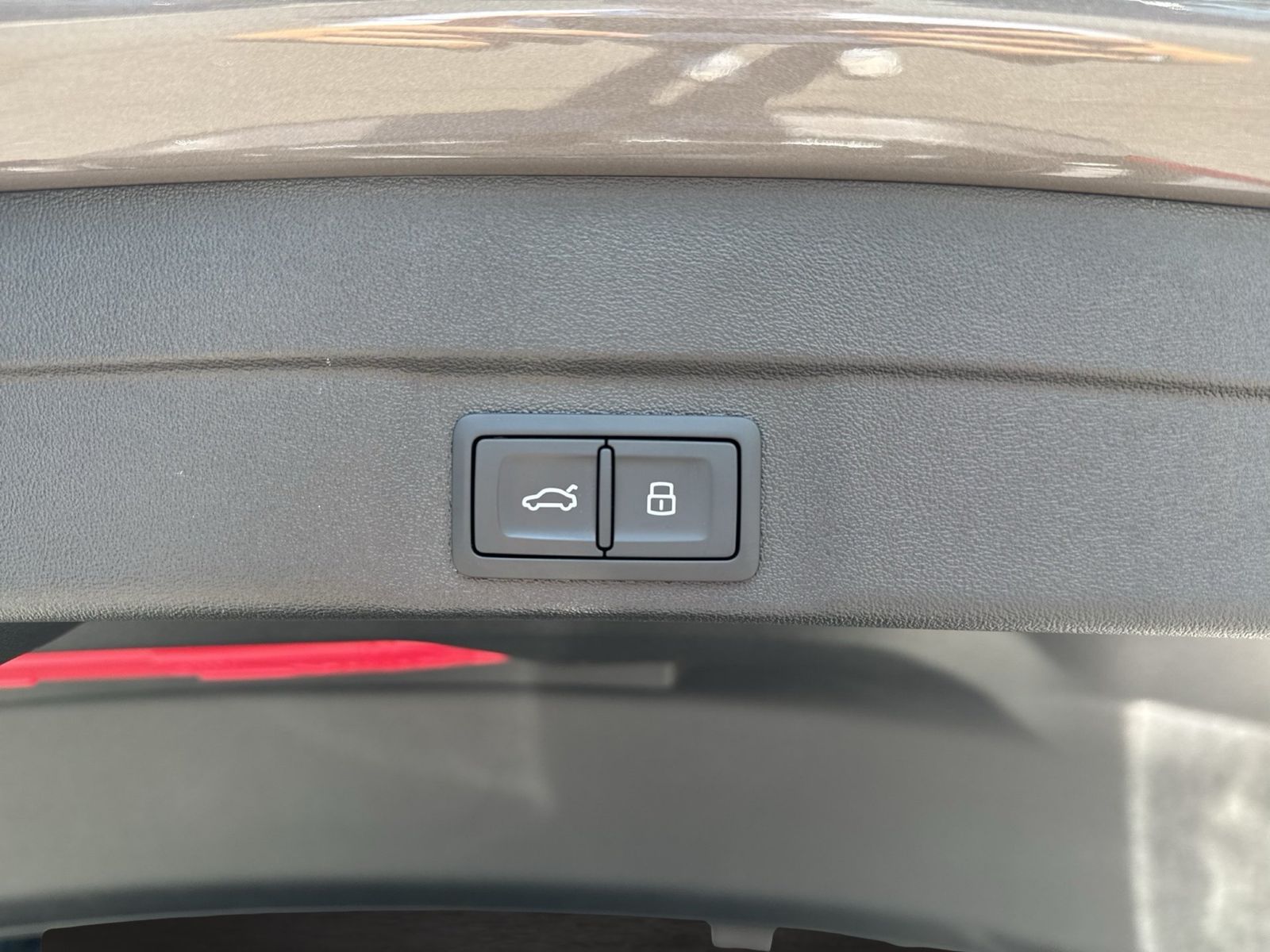 Fahrzeugabbildung Audi RS 5 Limousine 470 kW tiptronic Sport Paket|Kera - mit KI generiert/bearbeitet