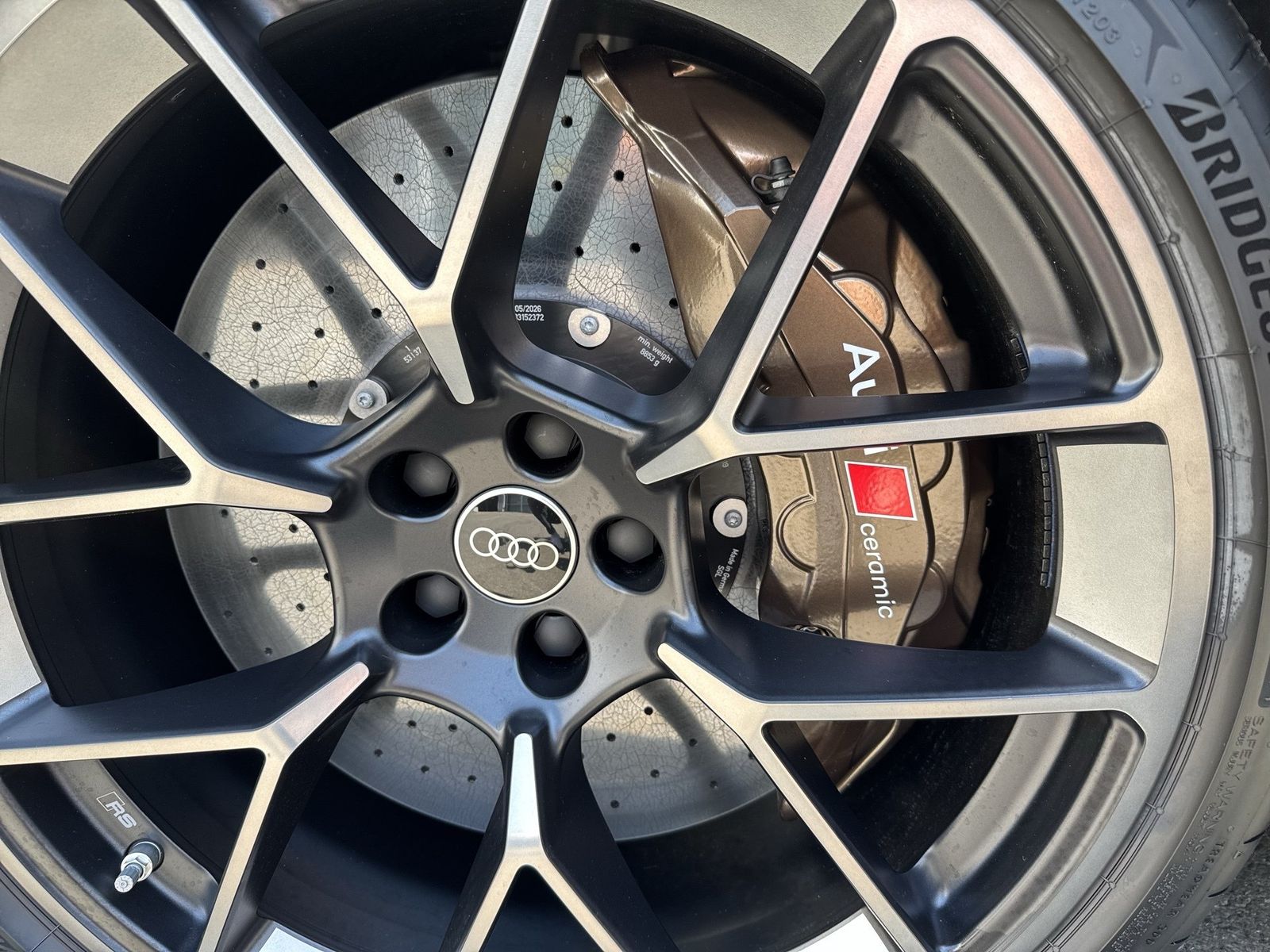 Fahrzeugabbildung Audi RS 5 Limousine 470 kW tiptronic Sport Paket|Kera - mit KI generiert/bearbeitet