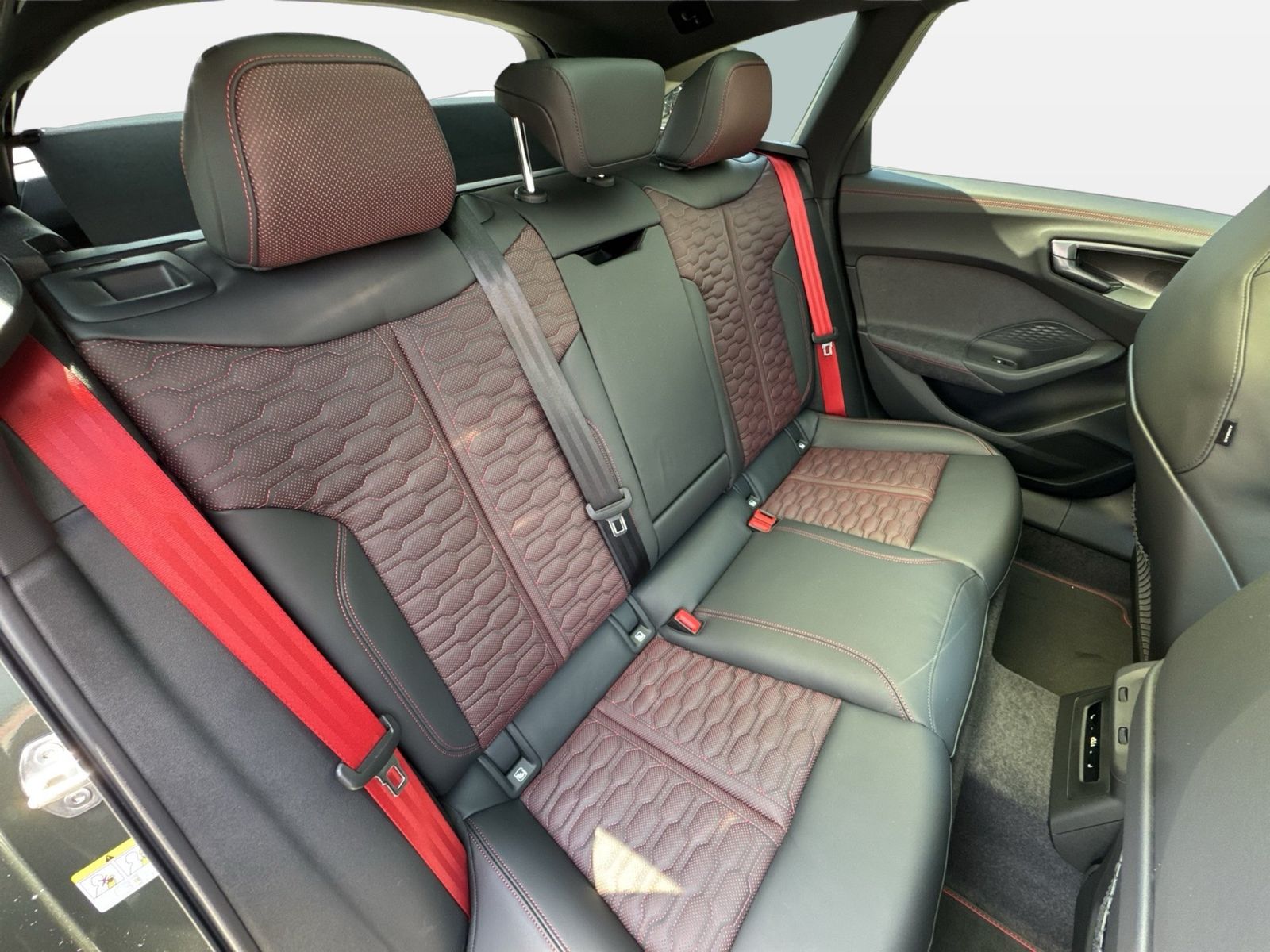 Fahrzeugabbildung Audi RS 5 Avant TFSIe quattro Sport Paket|Keramik
