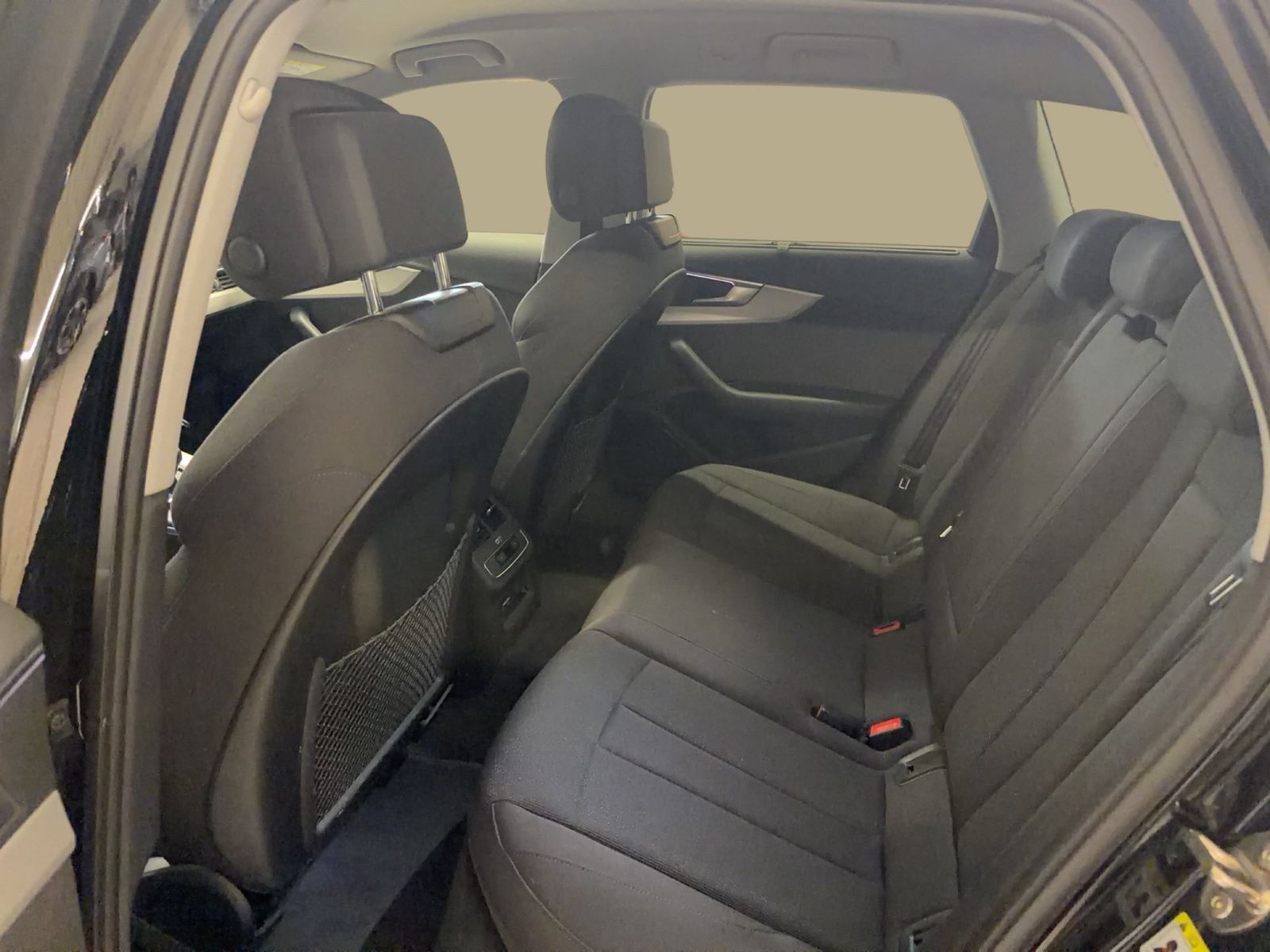 Fahrzeug autohaus mense Fahrzeugabbildung Audi A4 Avant 35 TDI S tronic Advanced Matrix - mit KI generiert/bearbeitet