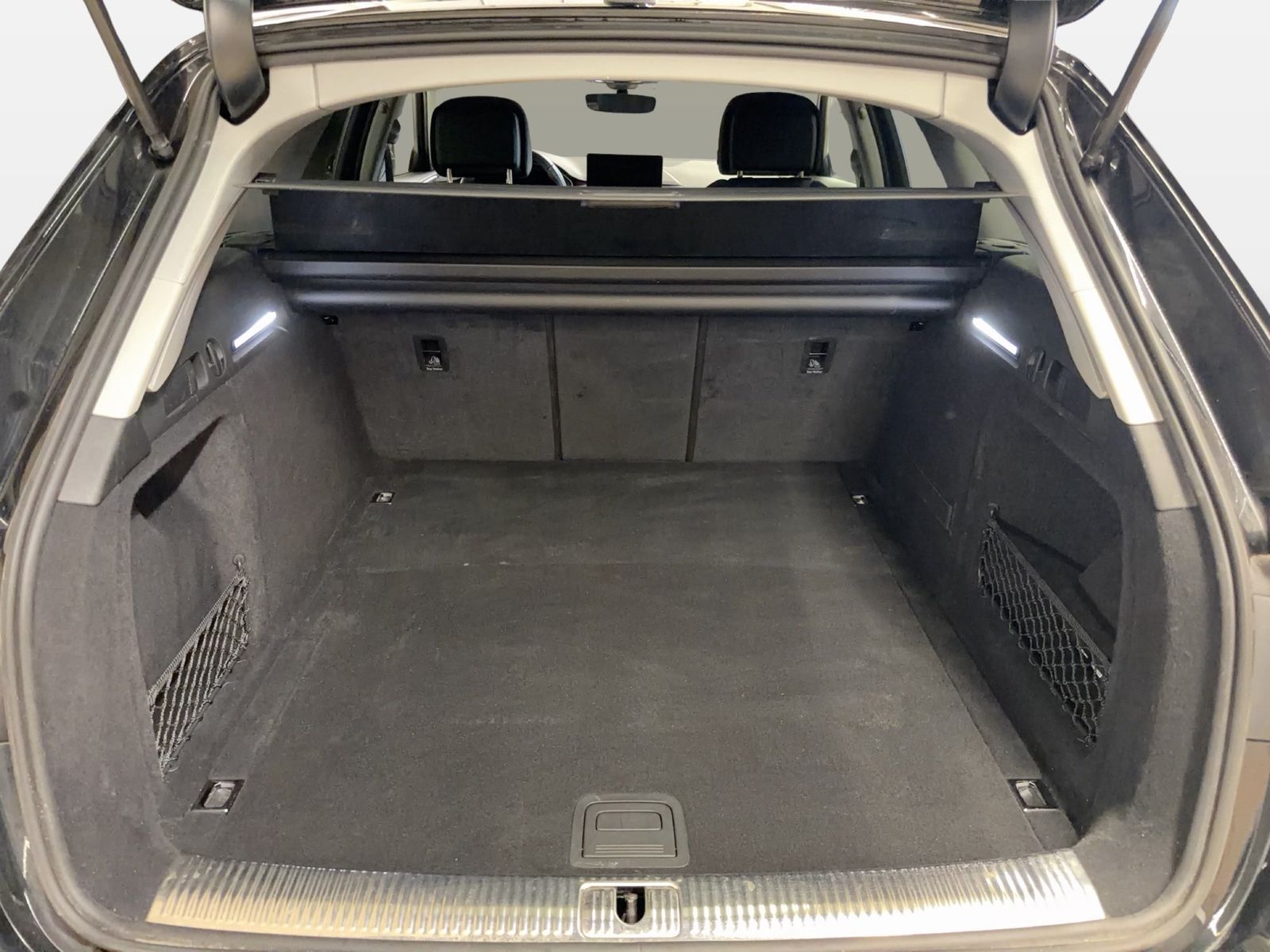 Fahrzeug autohaus mense Fahrzeugabbildung Audi A4 Avant 35 TDI S tronic Advanced Matrix - mit KI generiert/bearbeitet