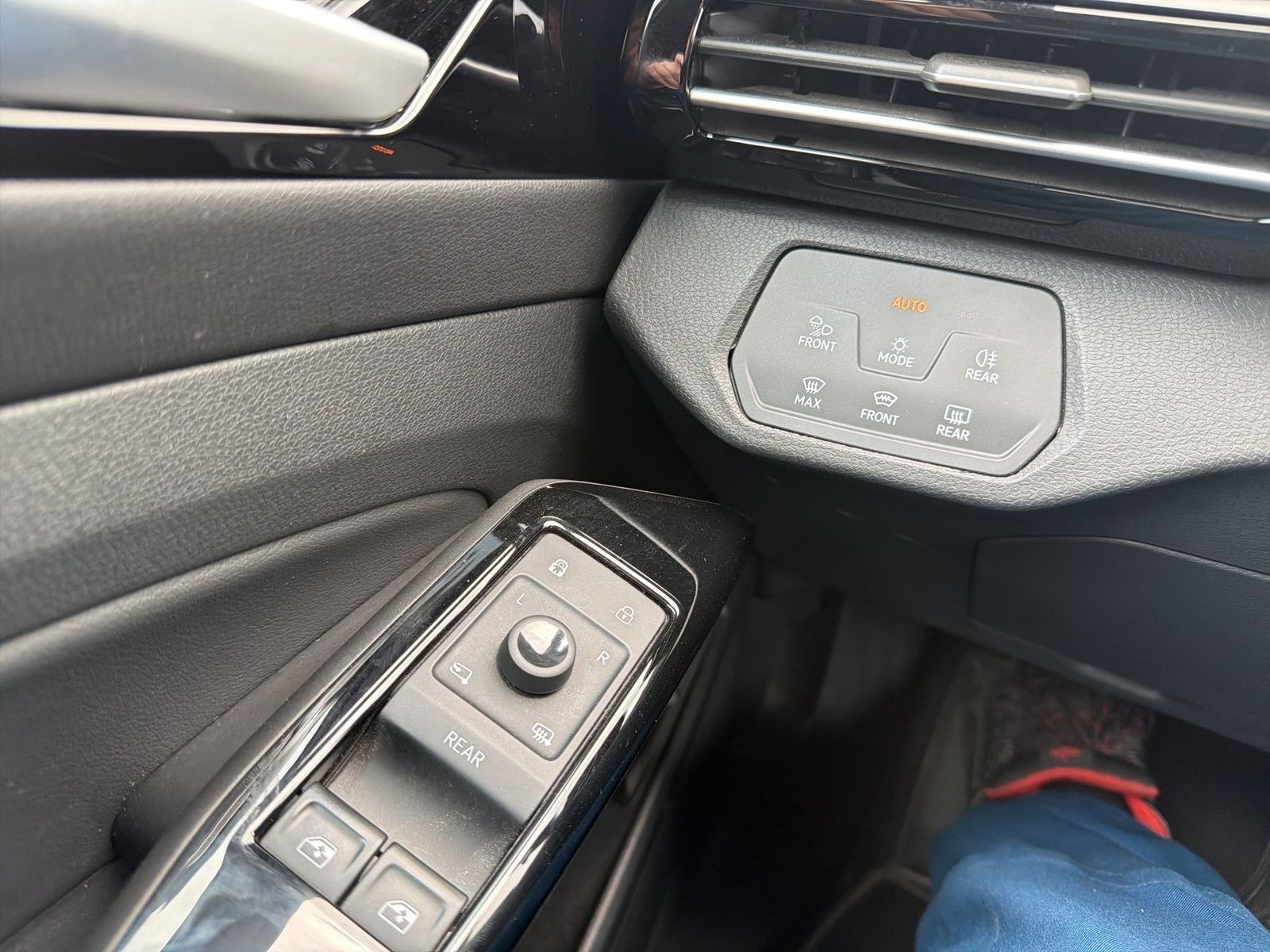 Fahrzeug autohaus mense Fahrzeugabbildung Volkswagen ID.4 GTX 4 Motion Matrix - mit KI generiert/bearbeitet
