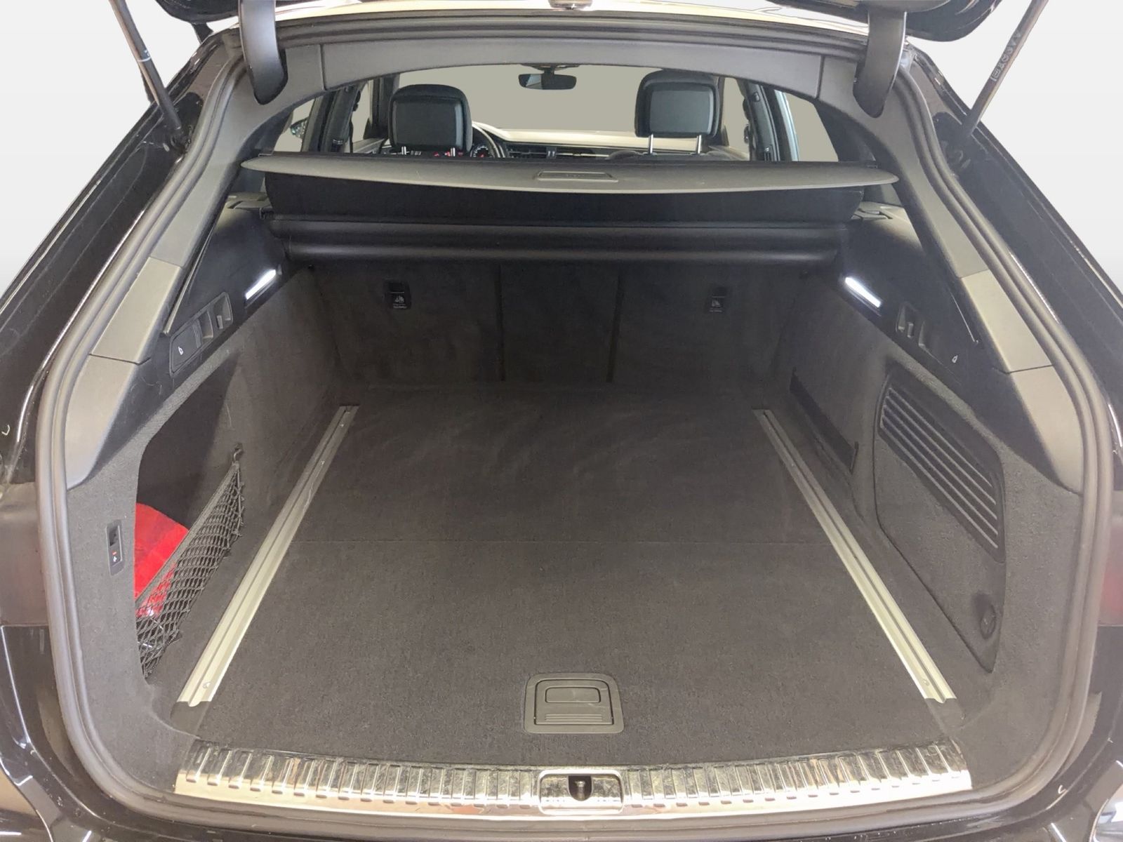 Fahrzeugabbildung Audi A6 Avant 45 TDI quattro S tronic Sport Matrix AH - mit KI generiert/bearbeitet