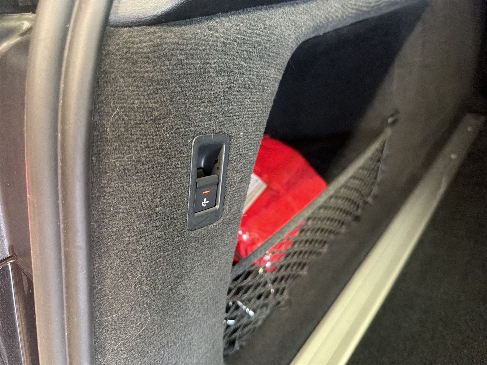 Fahrzeugabbildung Audi A6 Avant 45 TDI quattro S tronic Sport Matrix AH - mit KI generiert/bearbeitet
