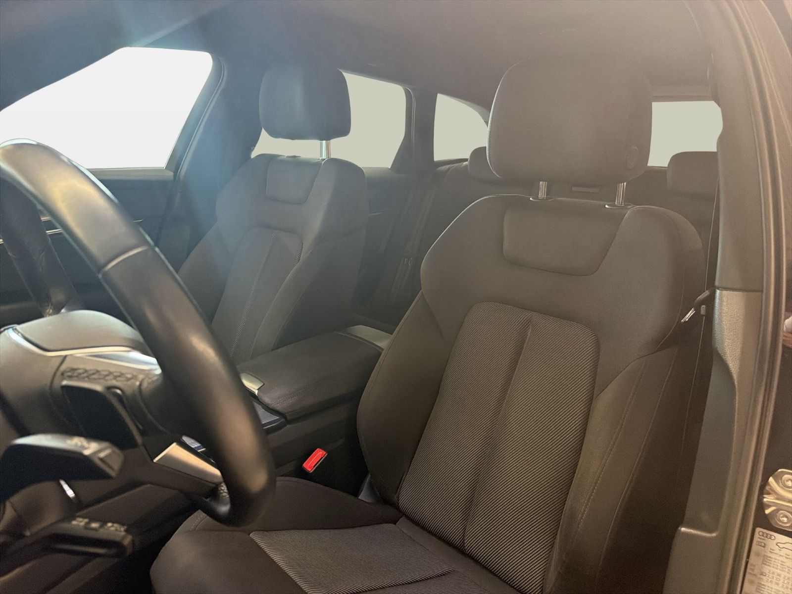 Fahrzeugabbildung Audi A6 Avant 45 TDI quattro S tronic Sport Matrix AH - mit KI generiert/bearbeitet