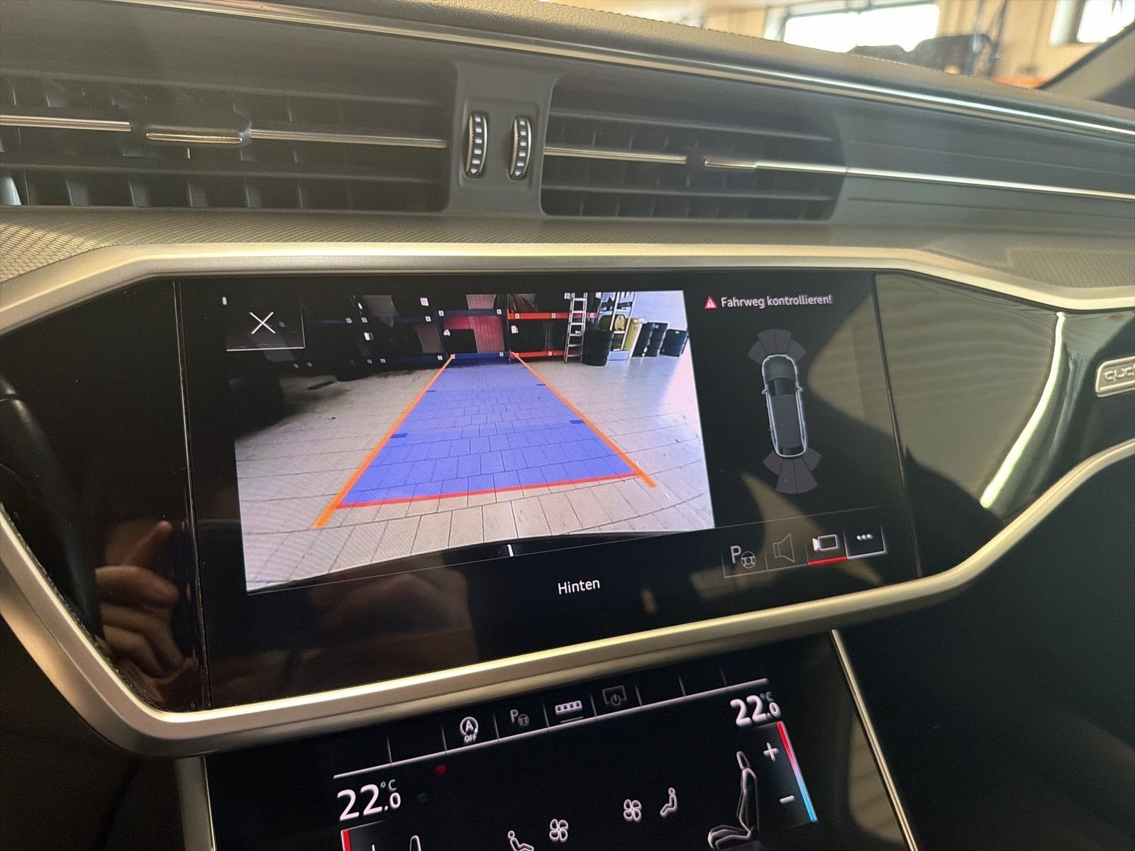 Fahrzeugabbildung Audi A6 Avant 45 TDI quattro S tronic Sport Matrix AH - mit KI generiert/bearbeitet