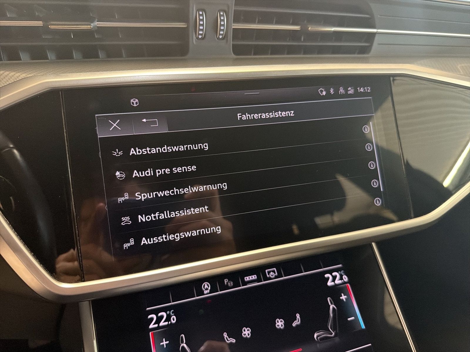Fahrzeugabbildung Audi A6 Avant 45 TDI quattro S tronic Sport Matrix AH - mit KI generiert/bearbeitet