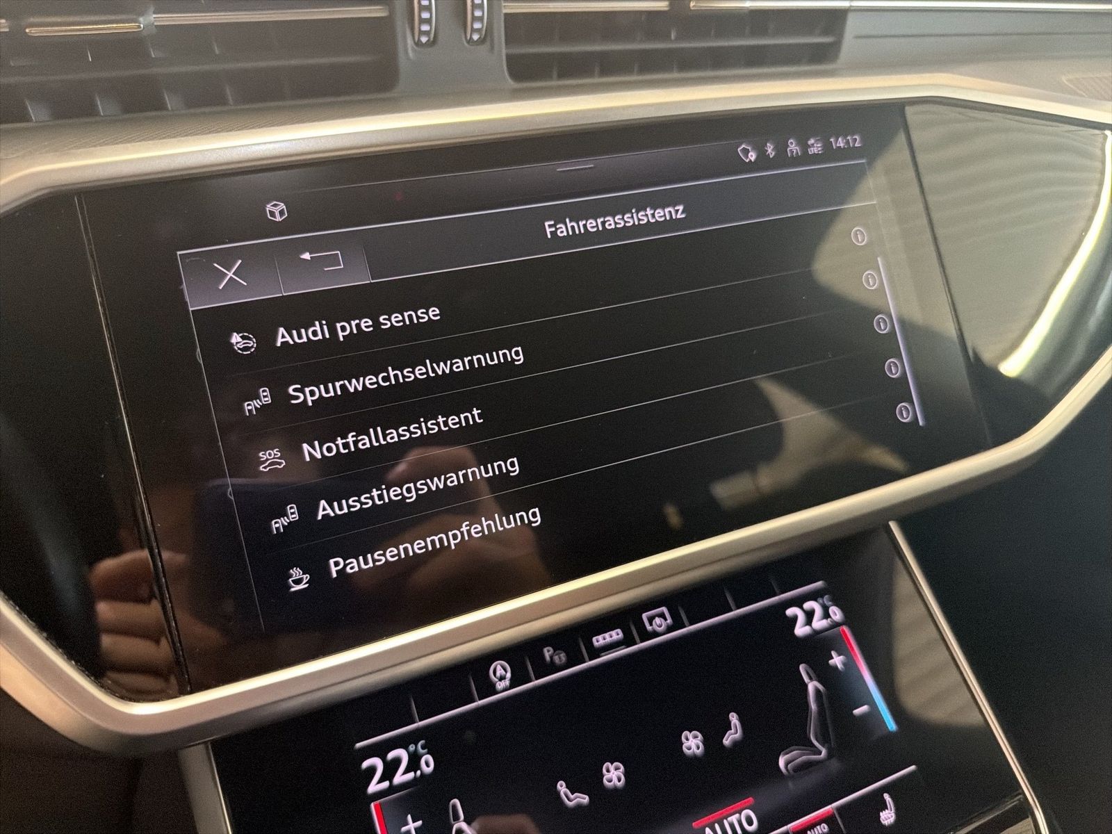 Fahrzeugabbildung Audi A6 Avant 45 TDI quattro S tronic Sport Matrix AH - mit KI generiert/bearbeitet