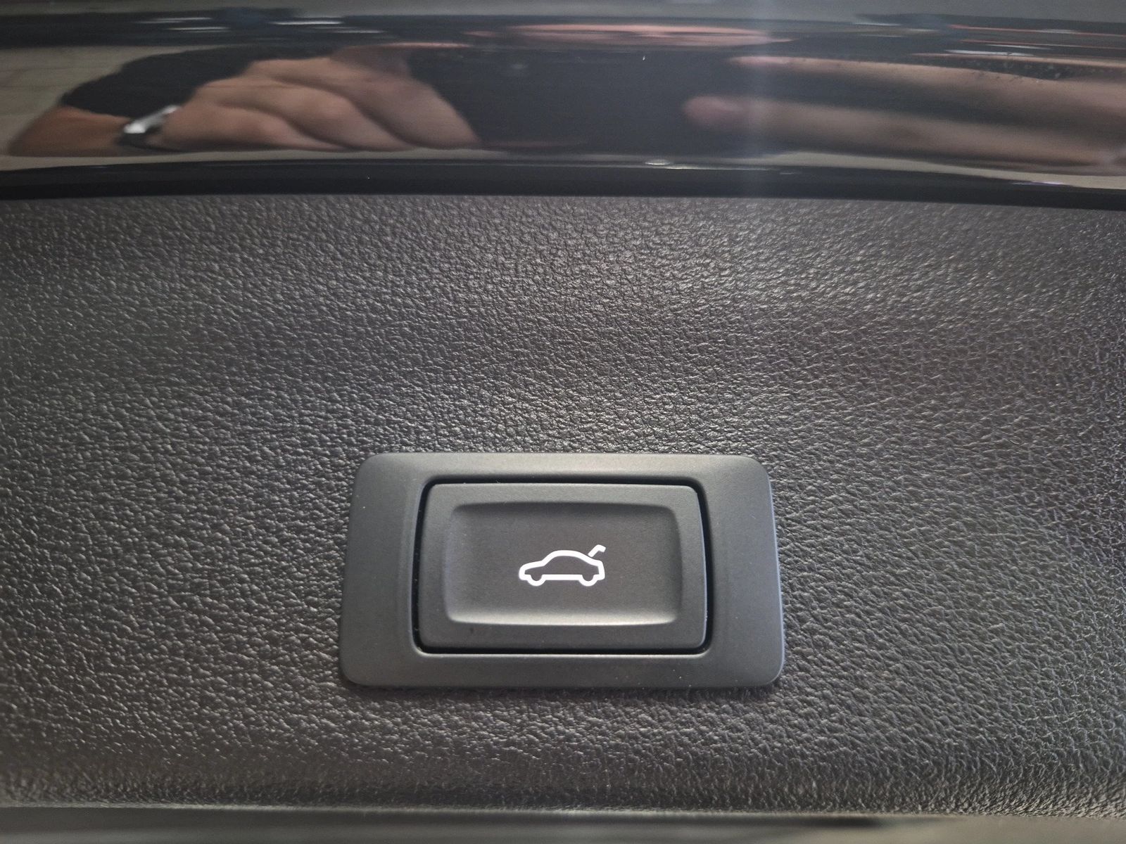 Fahrzeug autohaus mense Fahrzeugabbildung Audi A6 Avant 35 TDI S tronic Sport CarPlay AHK ACC L - mit KI generiert/bearbeitet
