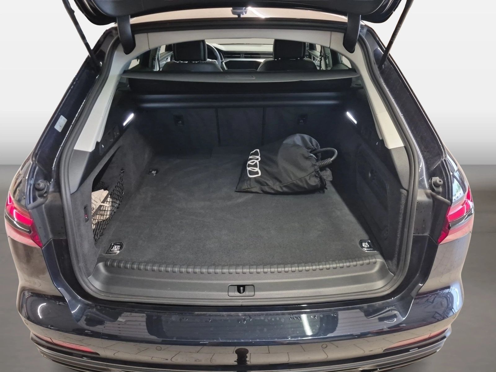 Fahrzeug autohaus mense Fahrzeugabbildung Audi A6 Avant 55 TFSI e quattro sport 2022 Matrix AHK