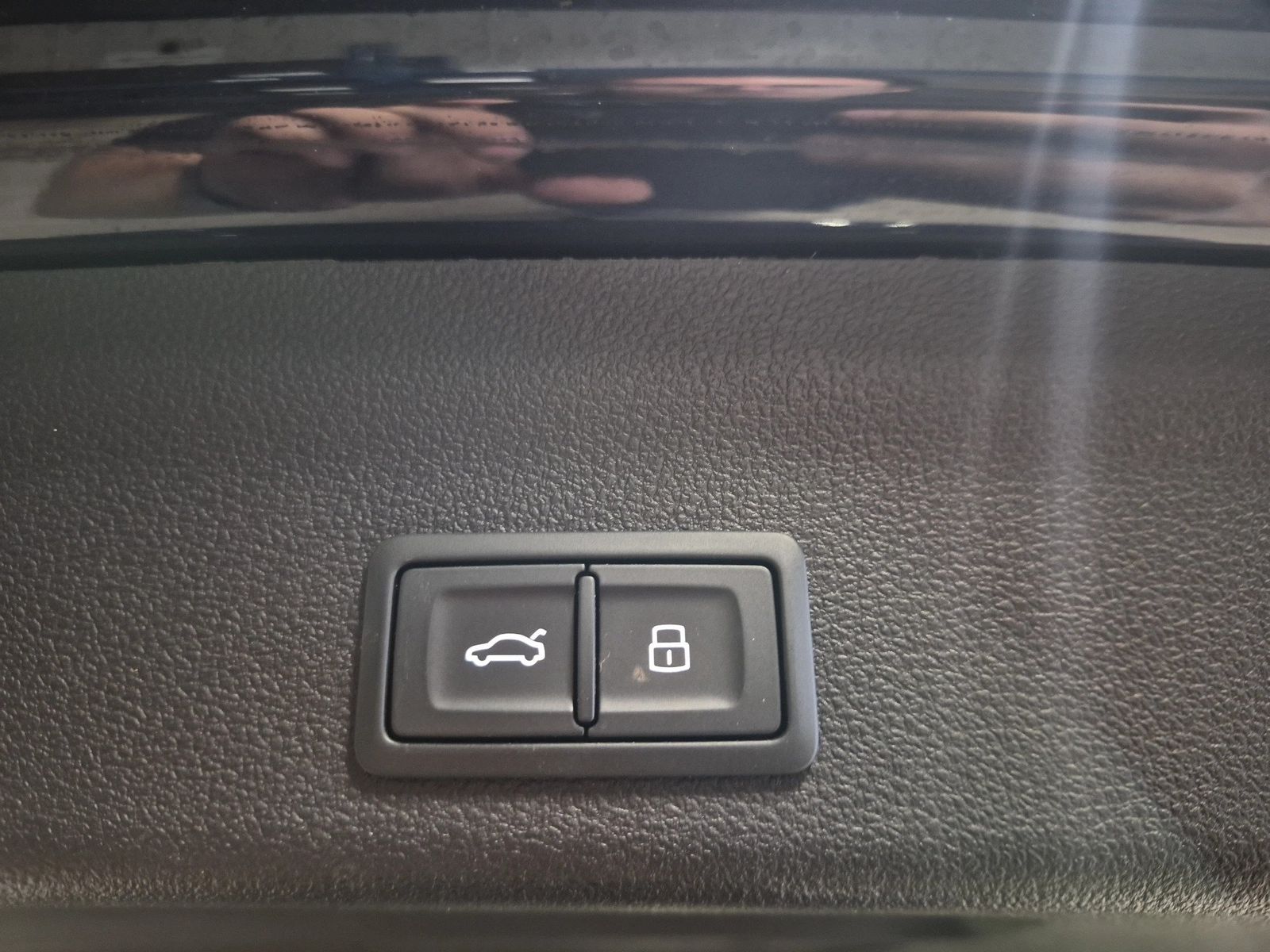 Fahrzeug autohaus mense Fahrzeugabbildung Audi A6 Avant 55 TFSI e quattro sport 2022 Matrix AHK