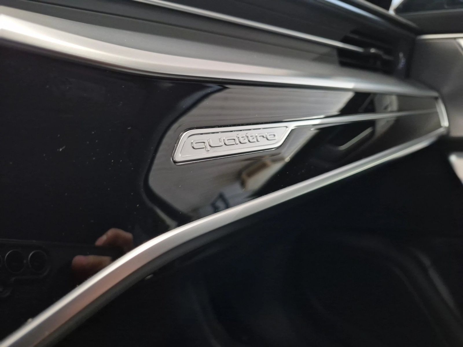 Fahrzeug autohaus mense Fahrzeugabbildung Audi A6 Avant 55 TFSI e quattro sport 2022 Matrix AHK
