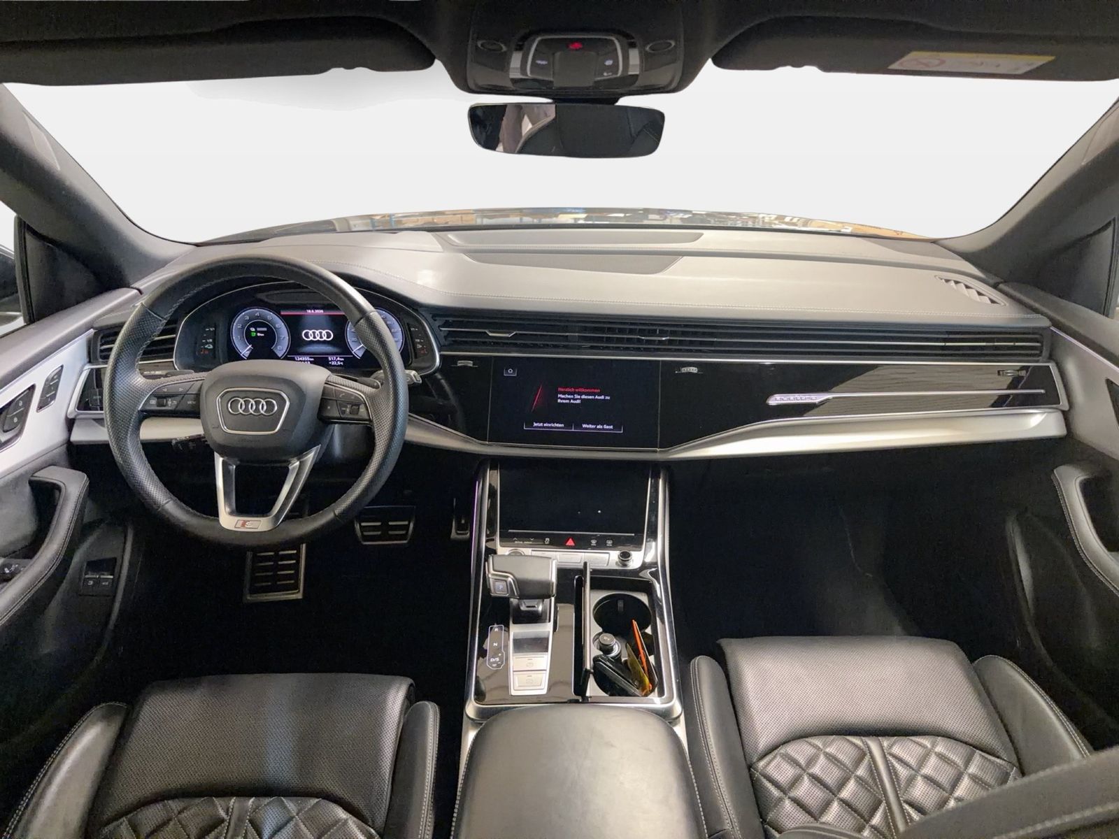 Fahrzeugabbildung Audi Q8 60 TFSI e quattro 2022 Matrix B&O HUD Luft LM