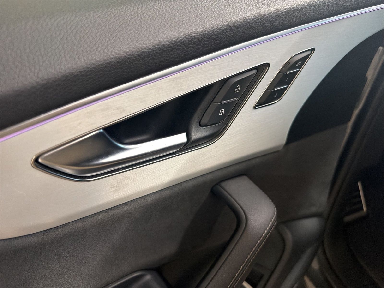 Fahrzeugabbildung Audi Q8 60 TFSI e quattro 2022 Matrix B&O HUD Luft LM