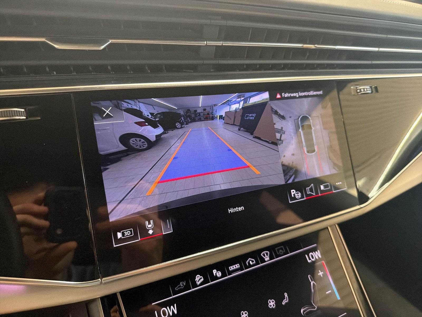 Fahrzeugabbildung Audi Q8 60 TFSI e quattro 2022 Matrix B&O HUD Luft LM